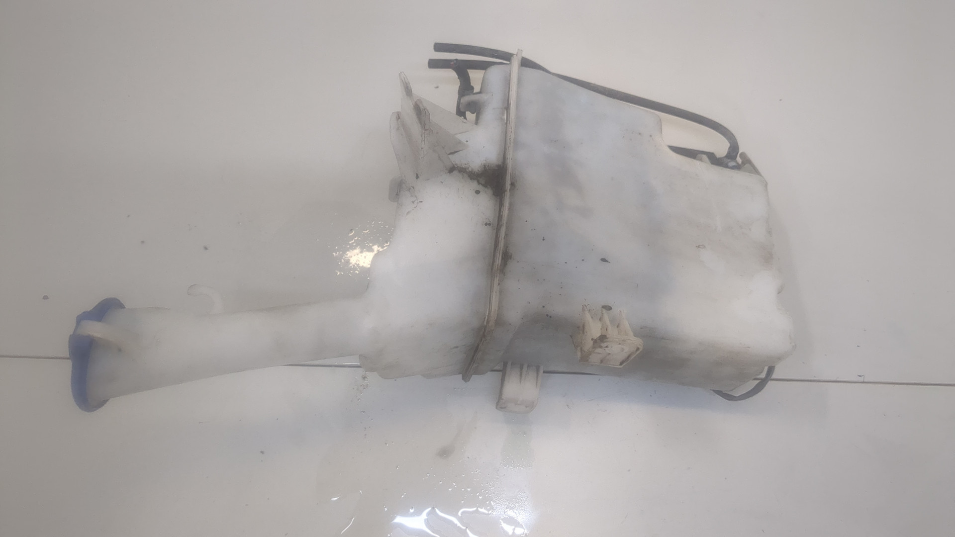 Бачок омывателя лобового стекла