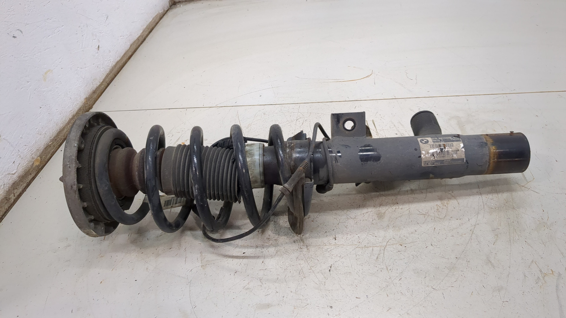 Амортизатор передний правый