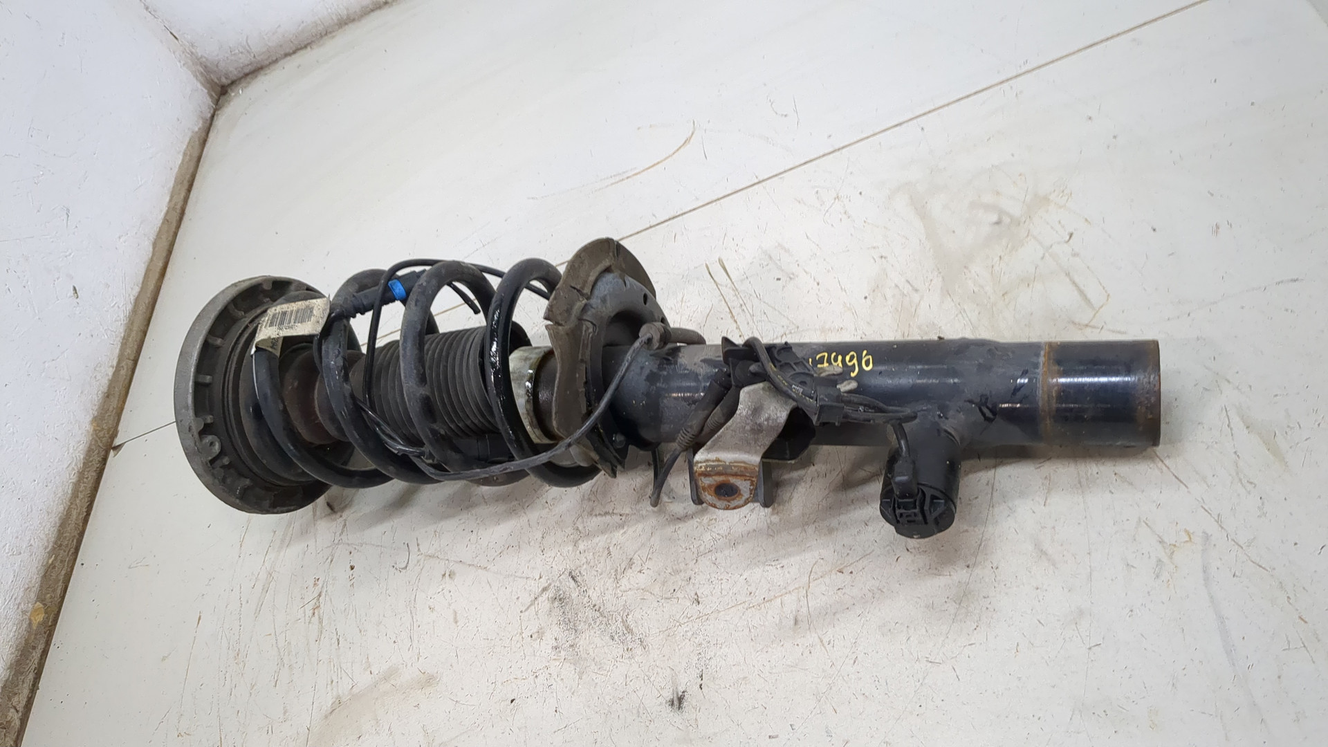 Амортизатор передний правый