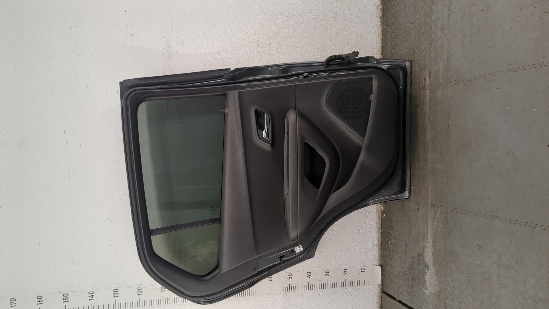 Дверь задняя левая