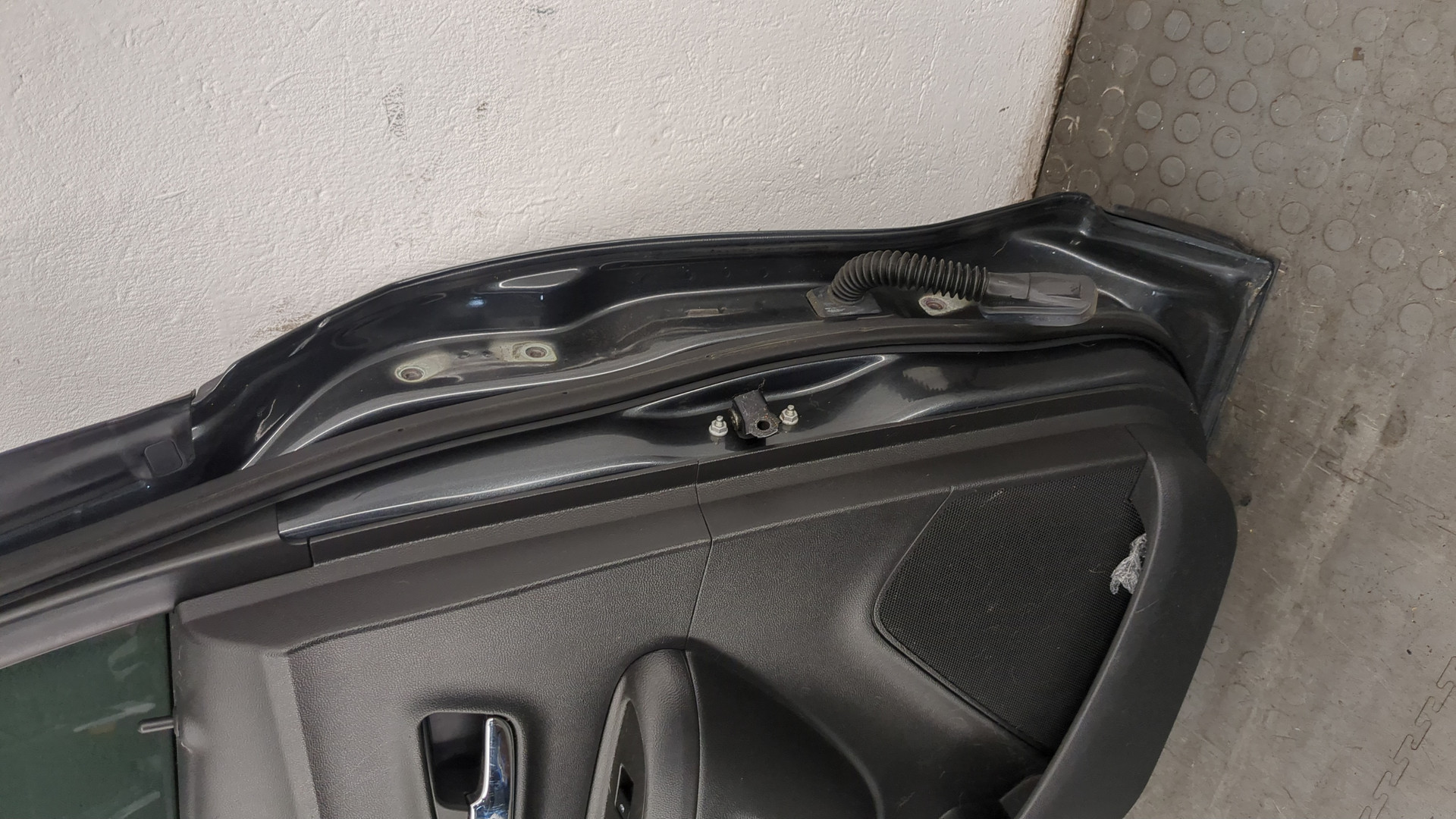 Дверь задняя левая