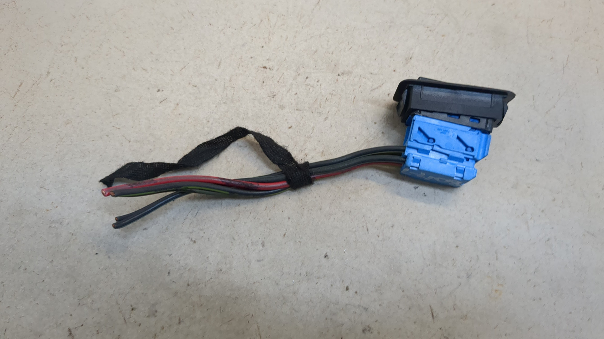 Кнопка стеклоподъемника