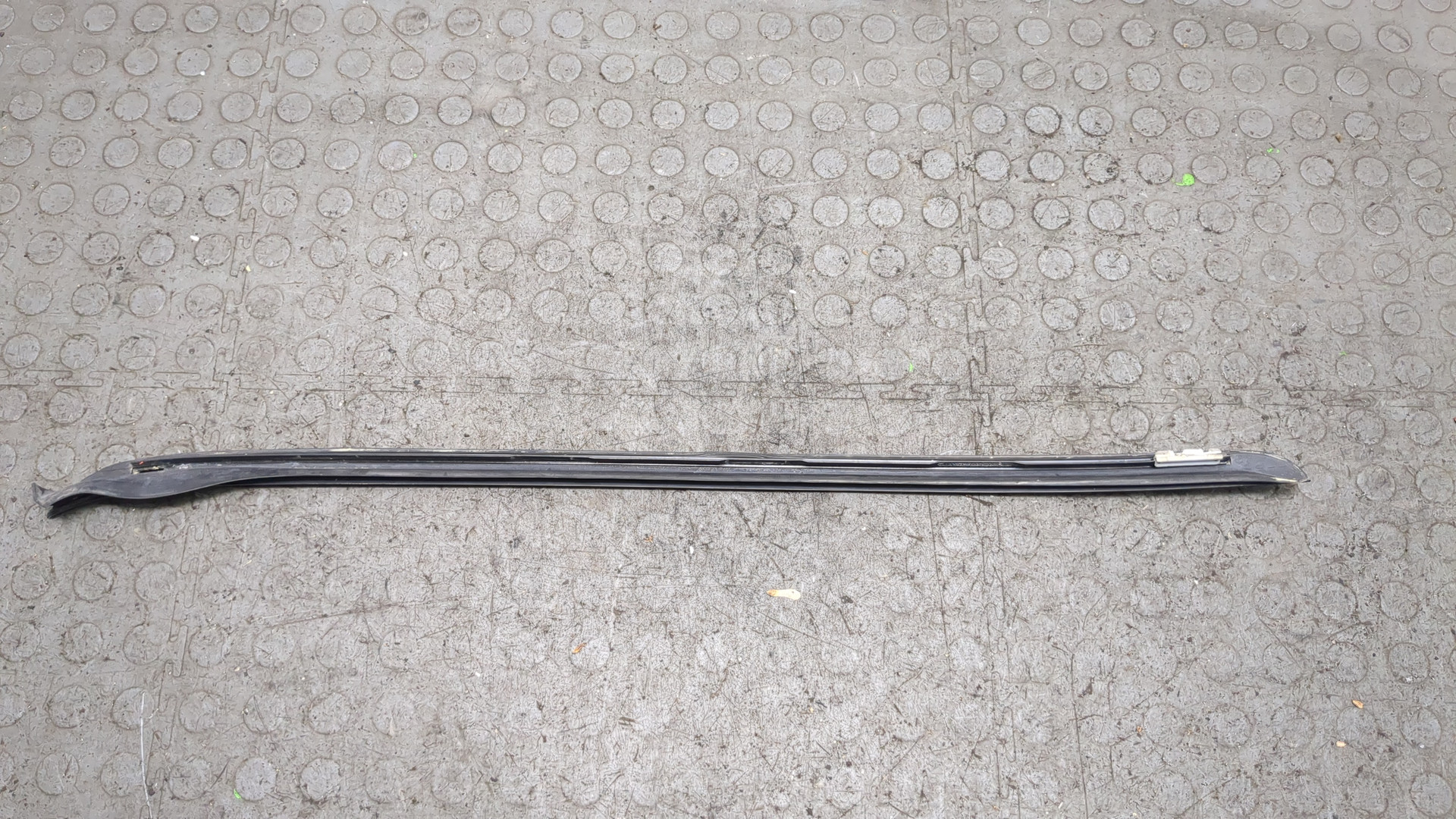 Молдинг лобового стекла