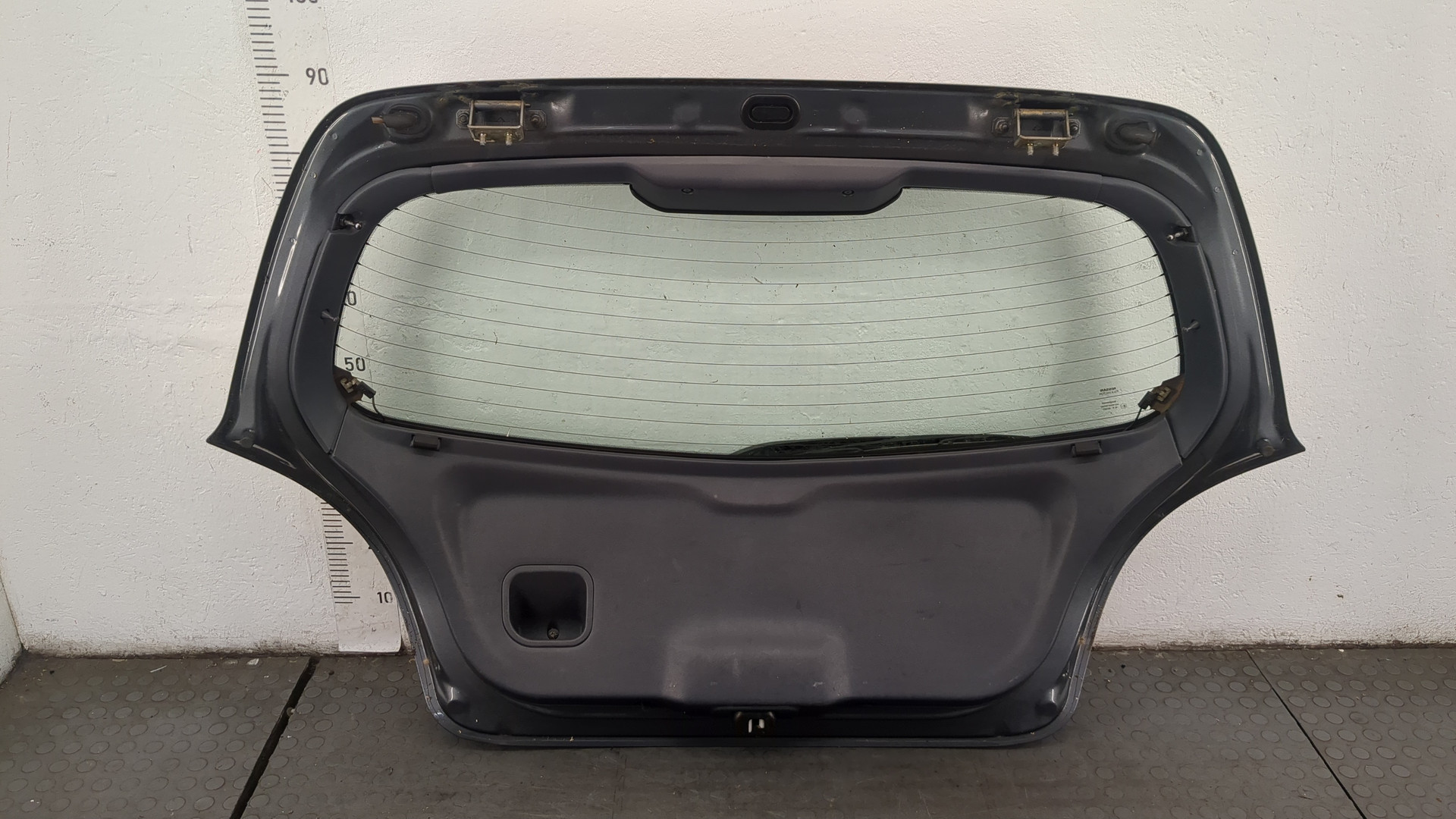 Дверь багажника