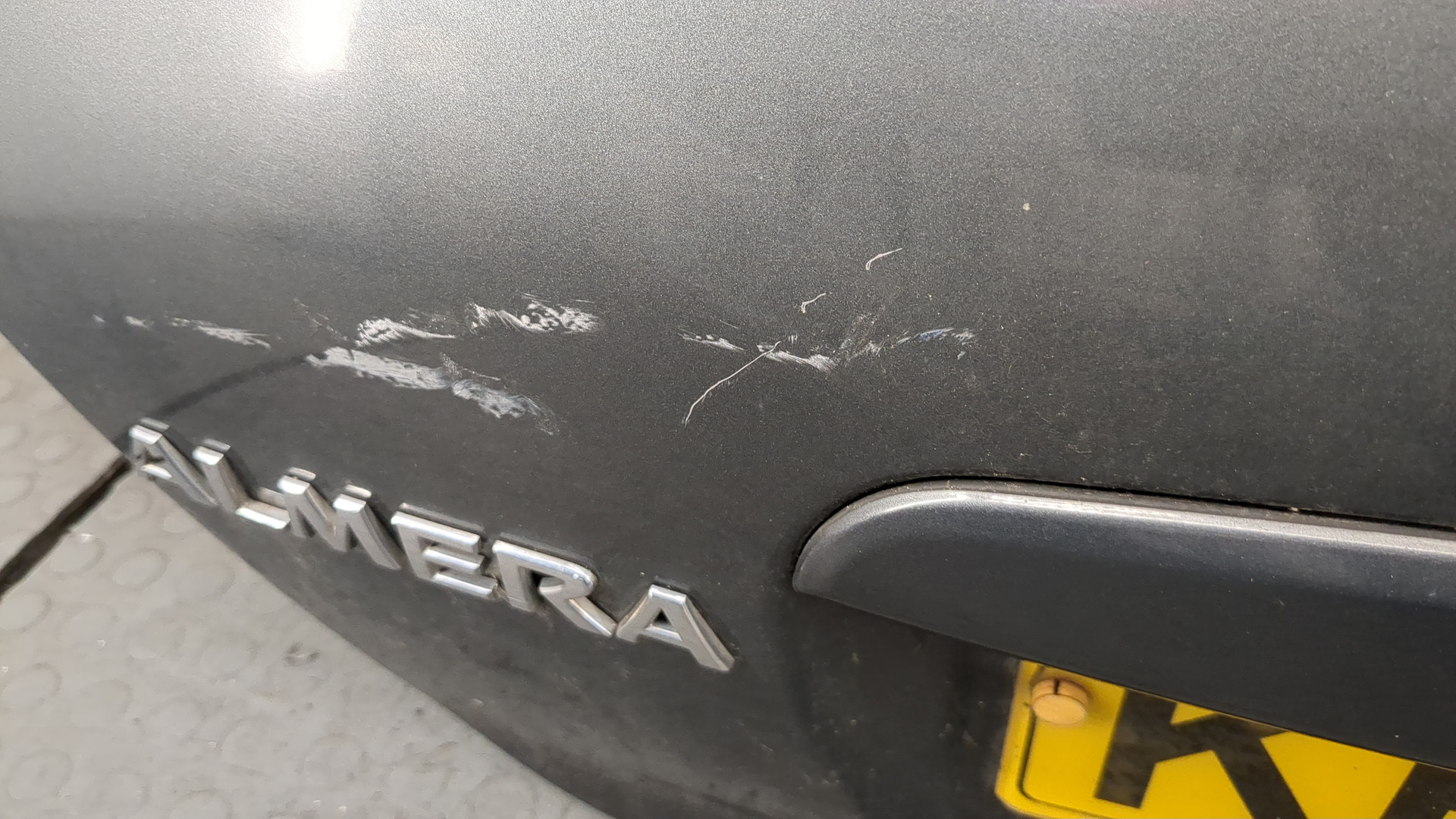 Дверь багажника