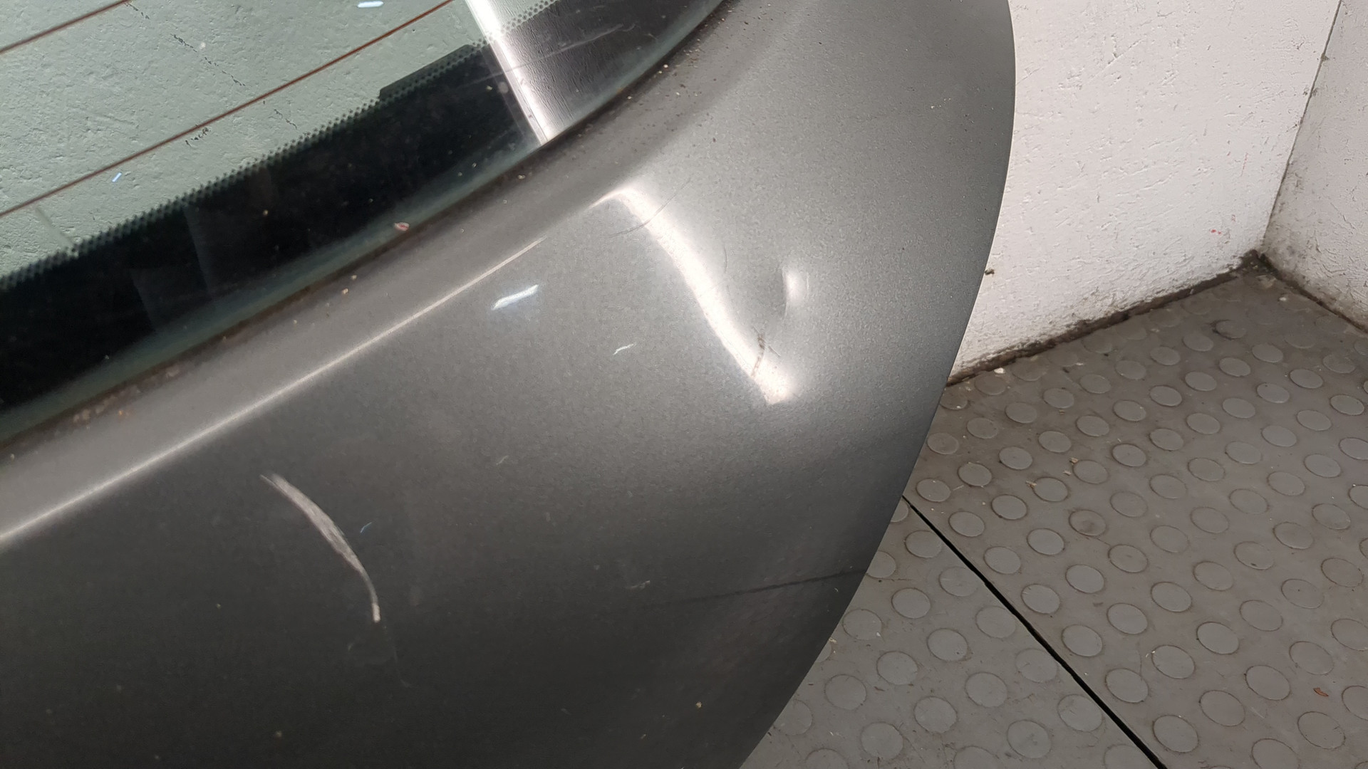 Дверь багажника