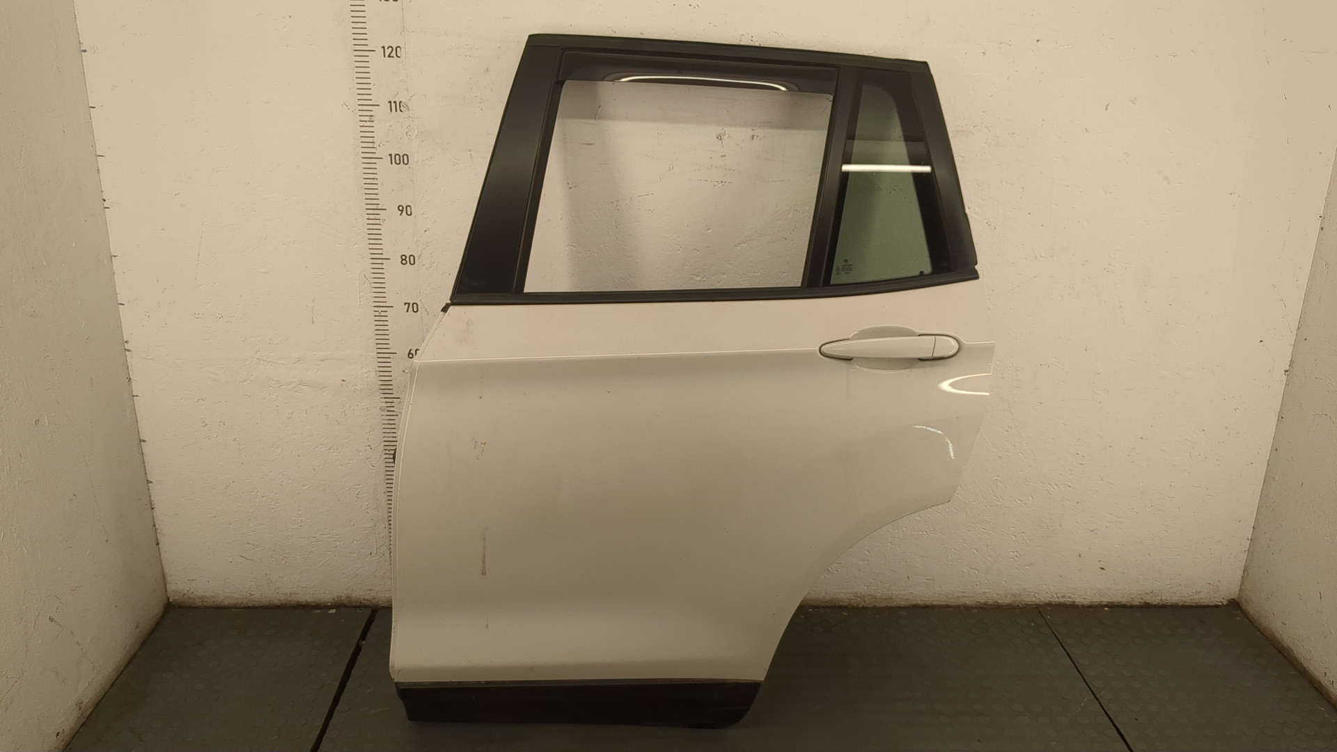 Дверь задняя левая