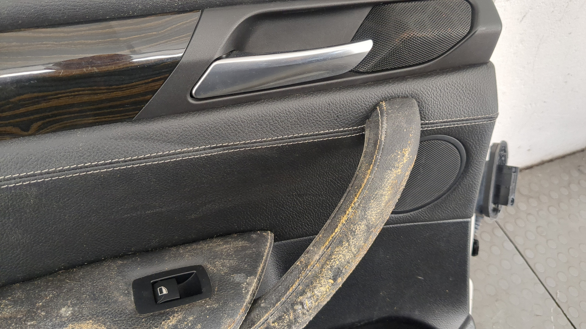 Дверь задняя левая