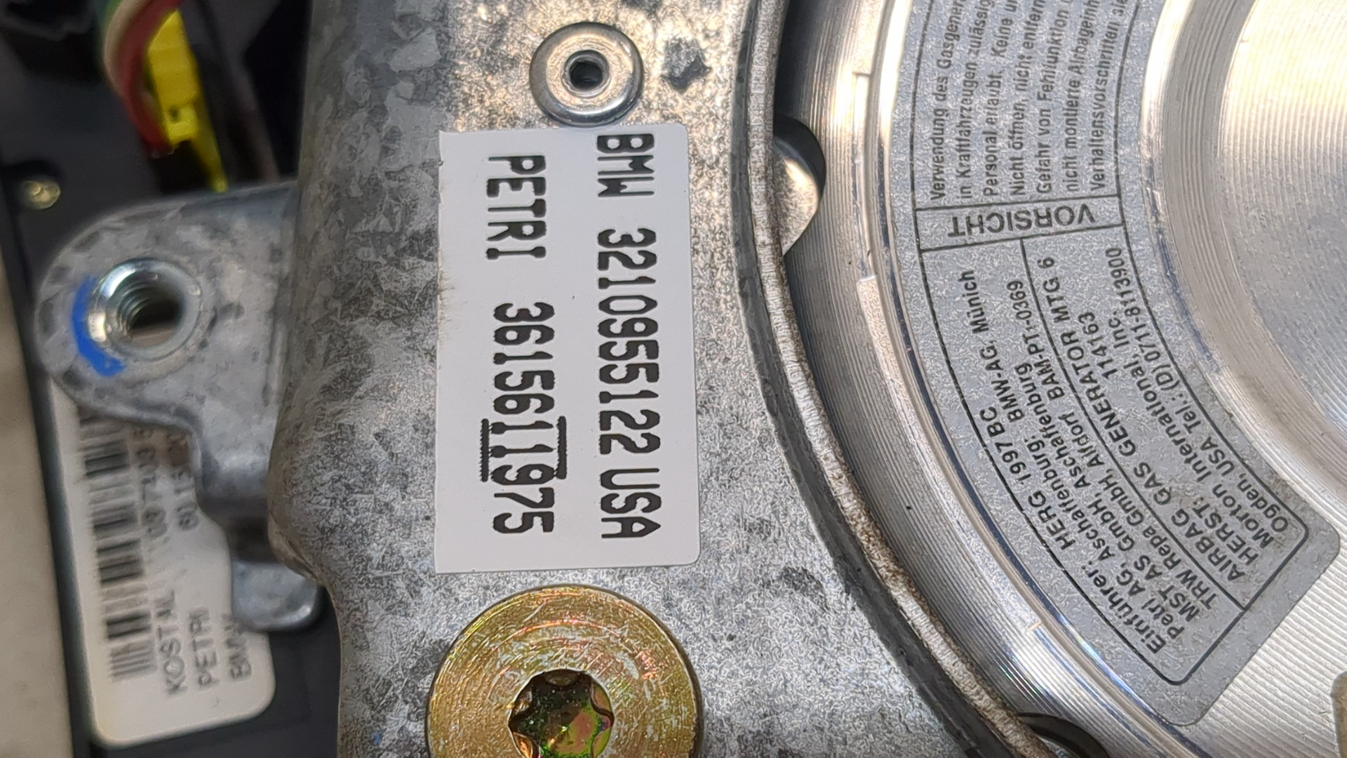 Подушка безопасности в рулевое колесо