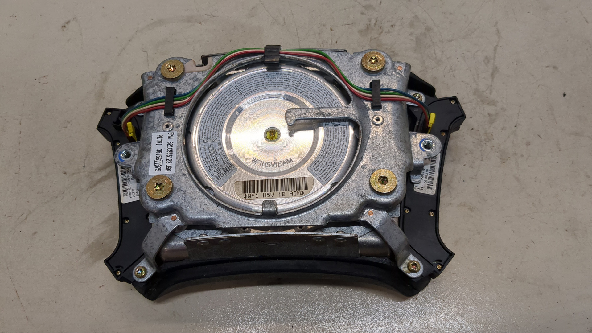 Подушка безопасности в рулевое колесо