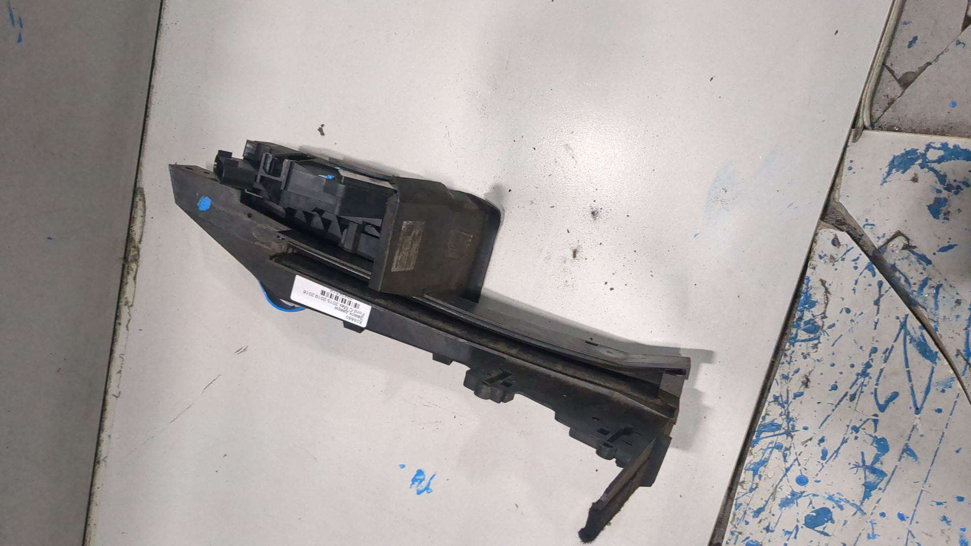 Замок двери передней левой