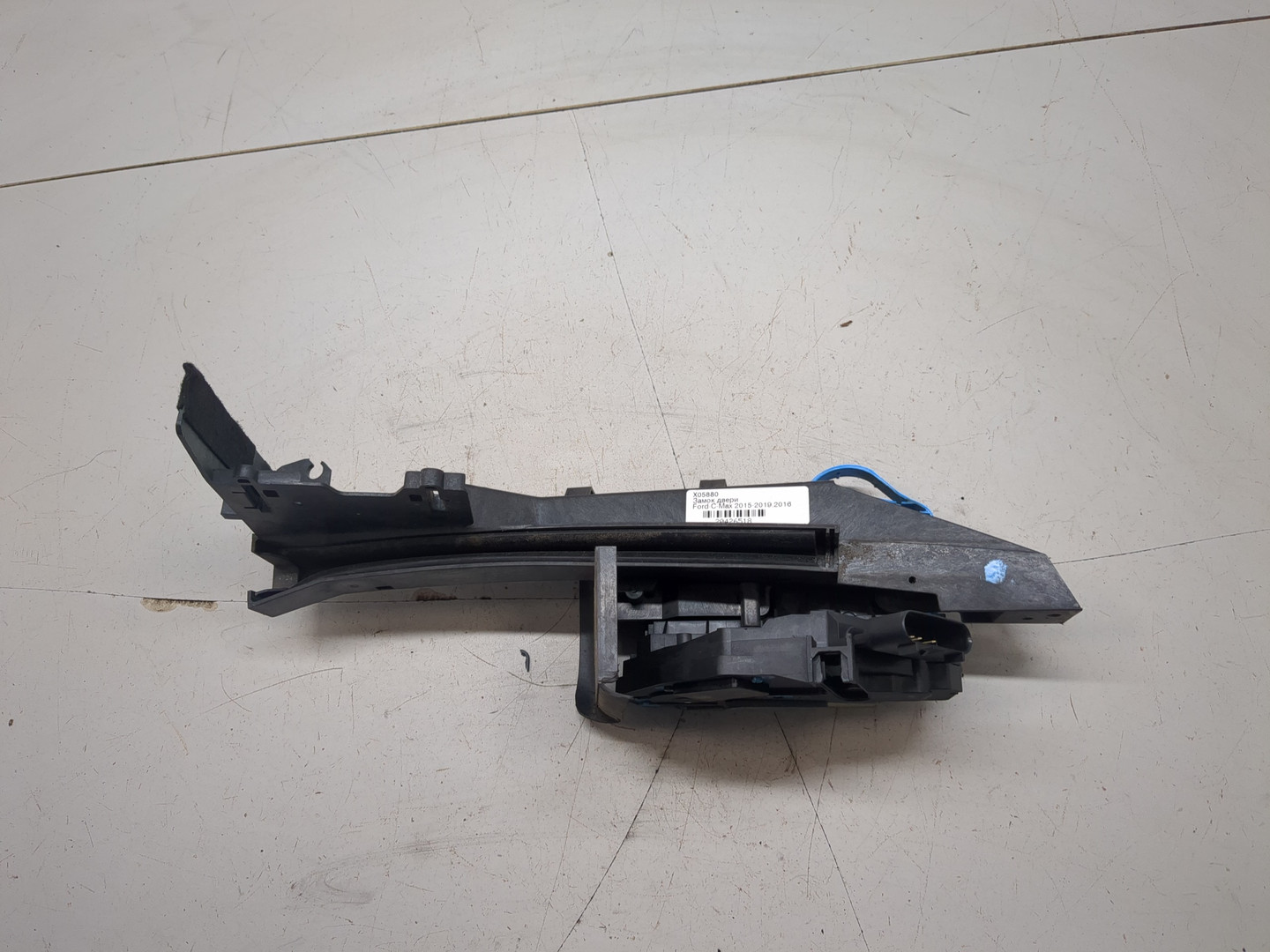 Замок двери передней левой