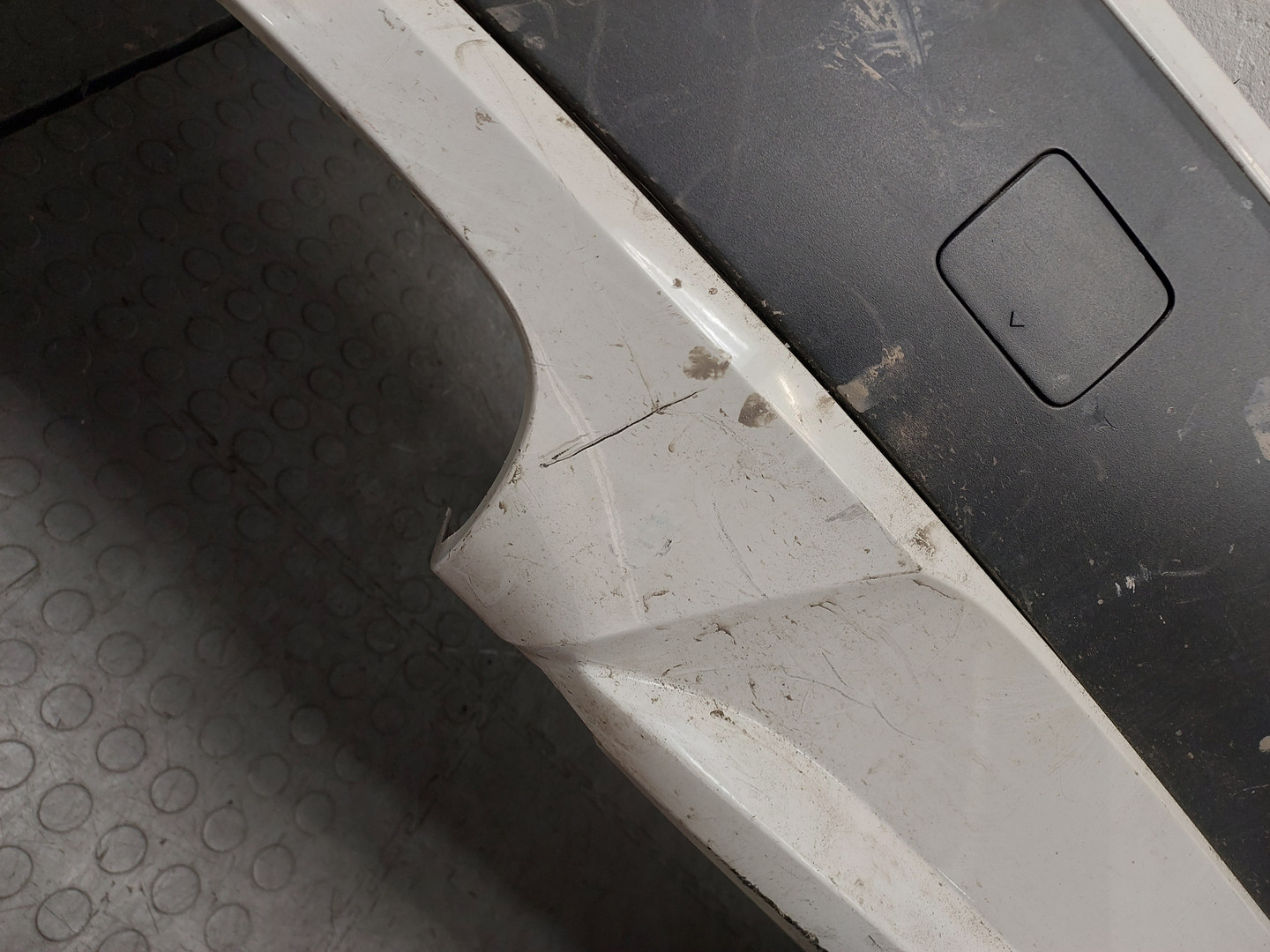 Бампер задний