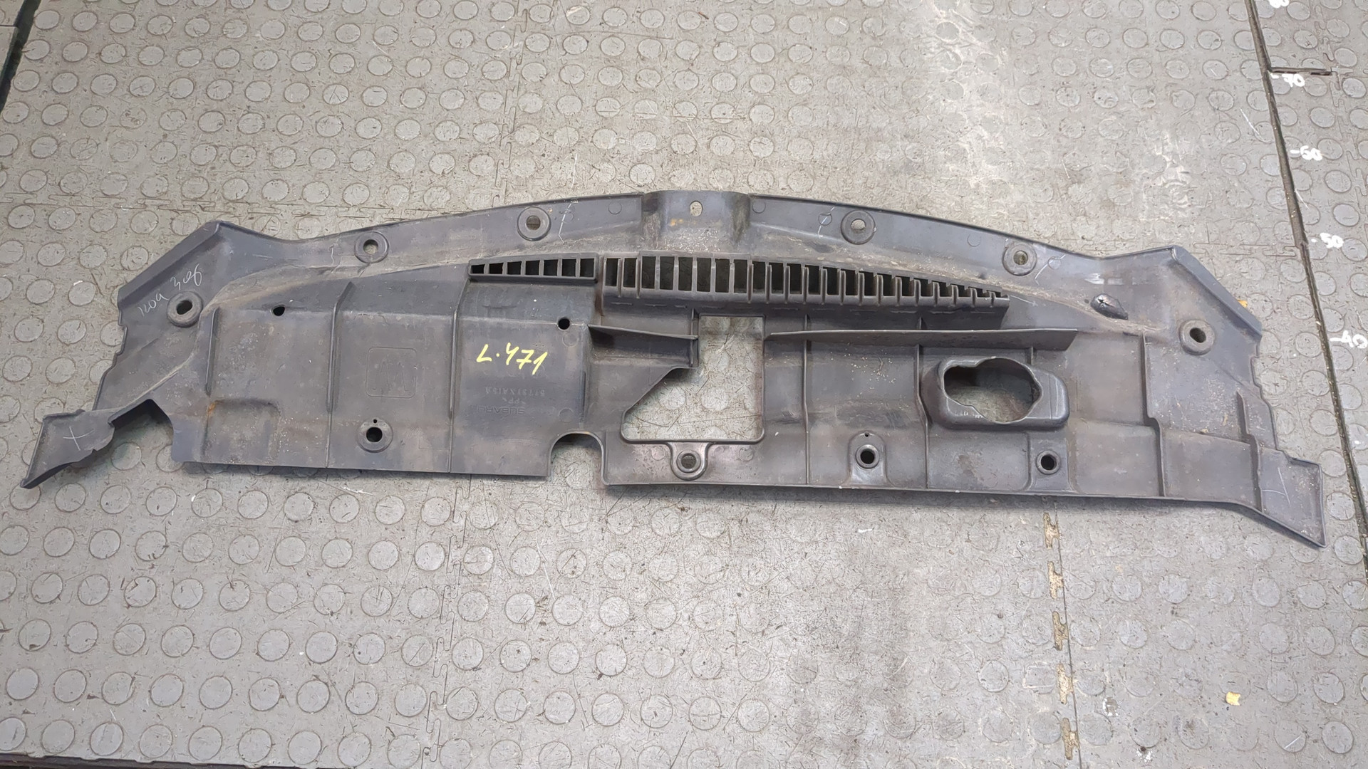 Кожух замка капота