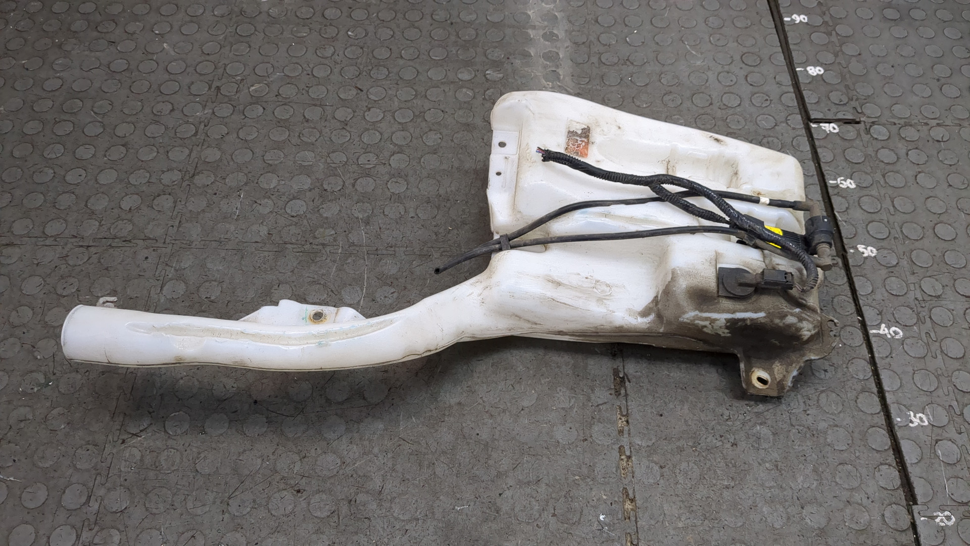 Бачок омывателя лобового стекла