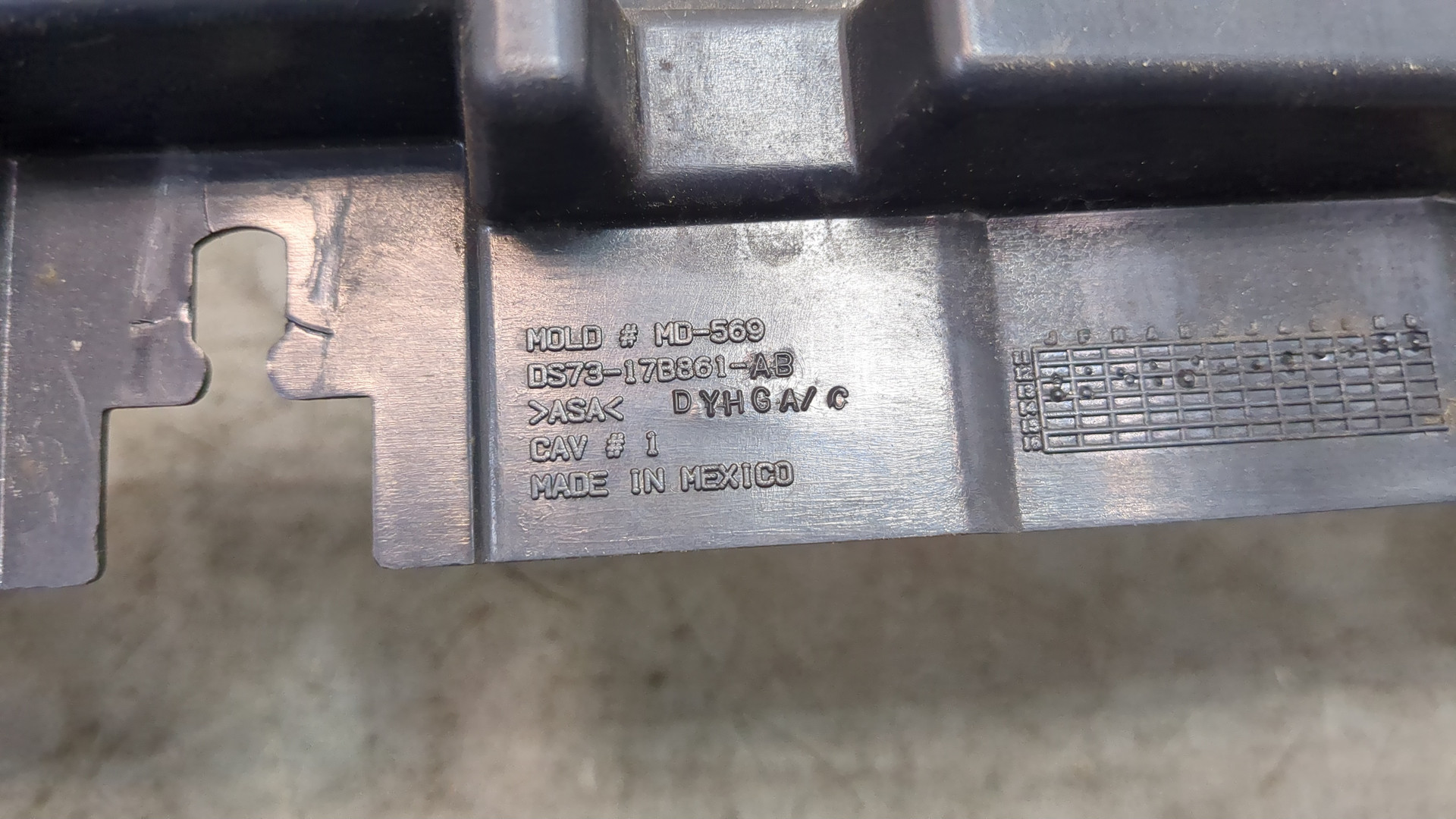 Кронштейн заднего бампера