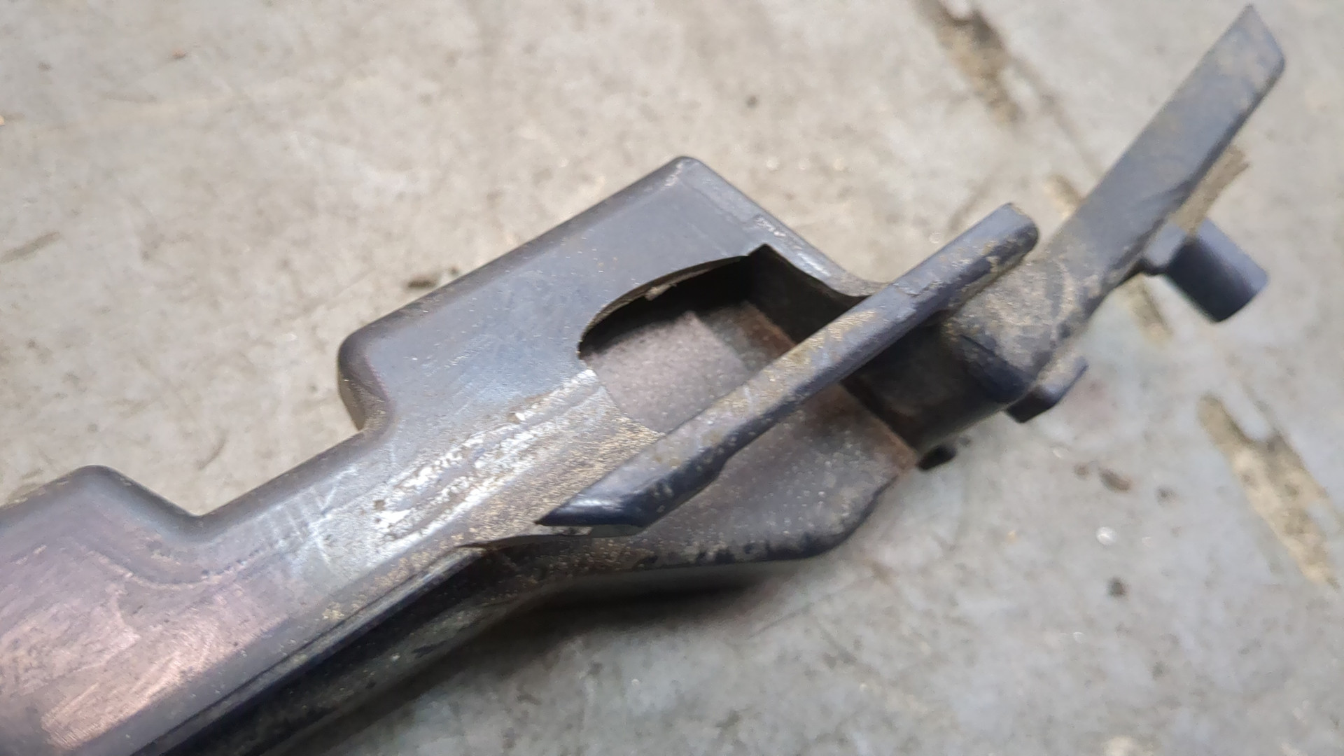 Кронштейн заднего бампера