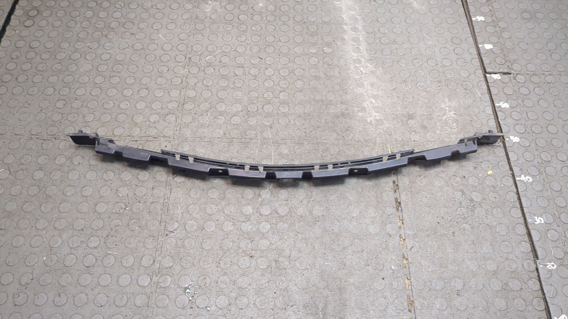 Кронштейн заднего бампера