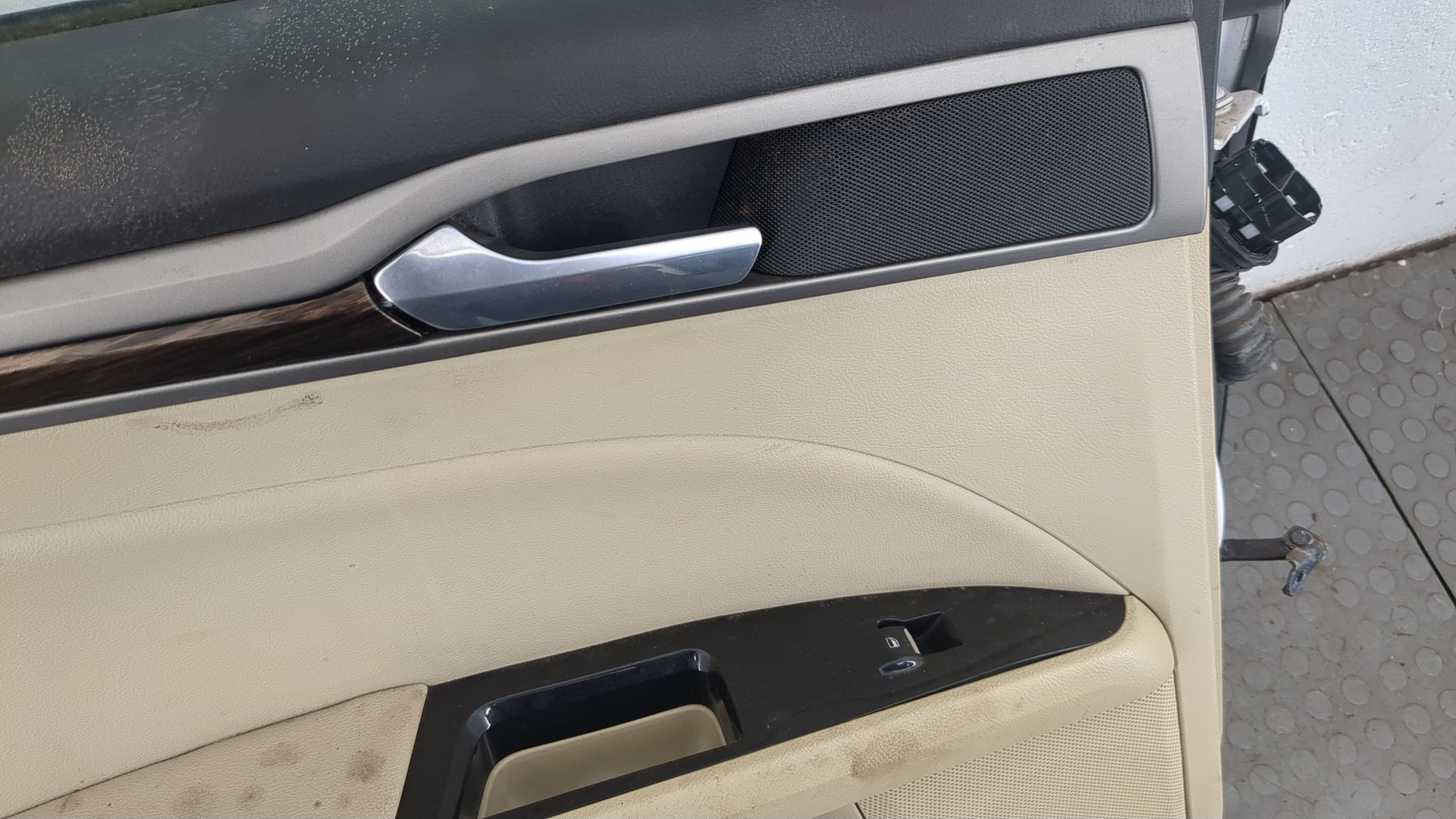 Дверь задняя левая