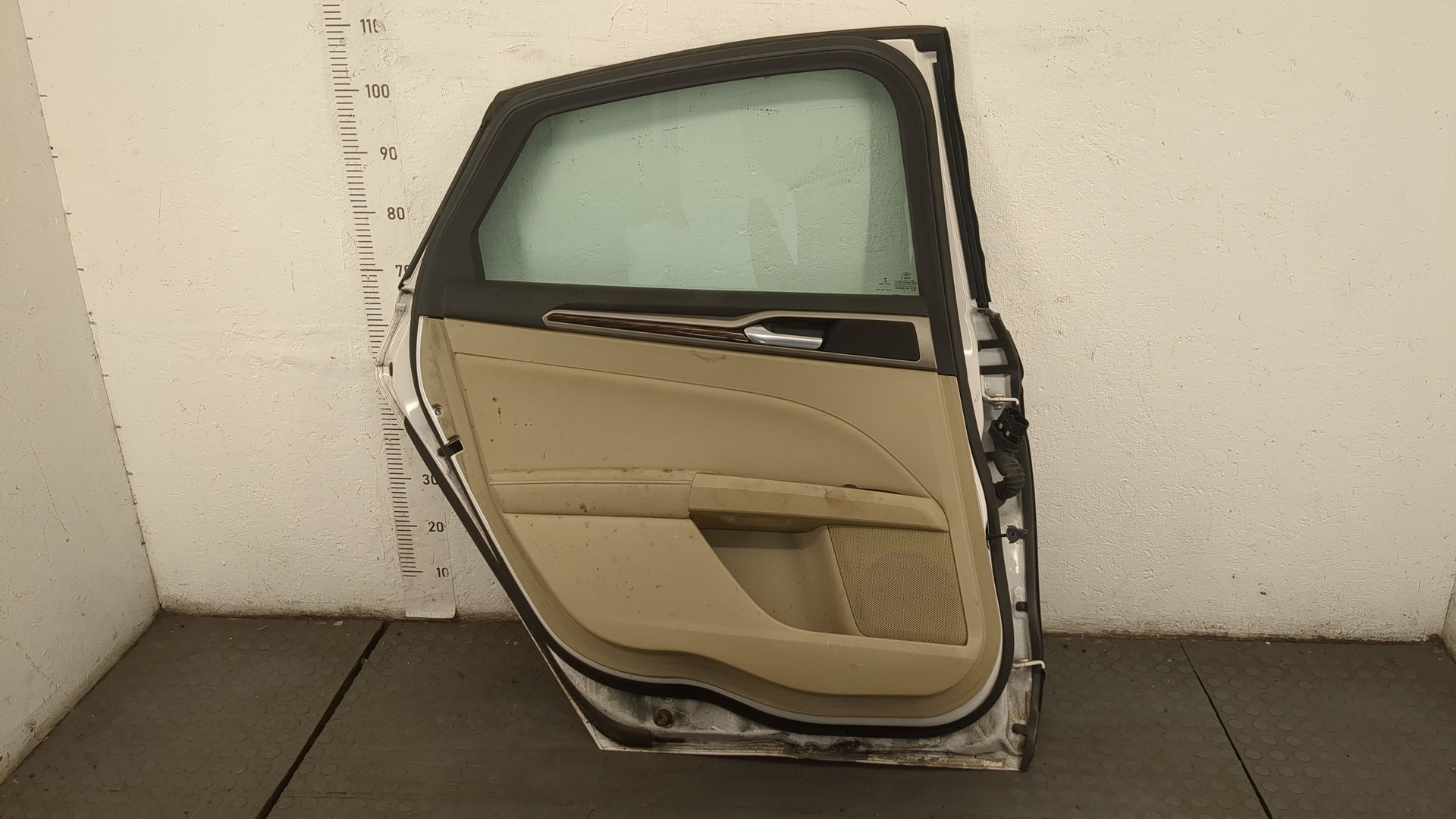 Дверь задняя левая