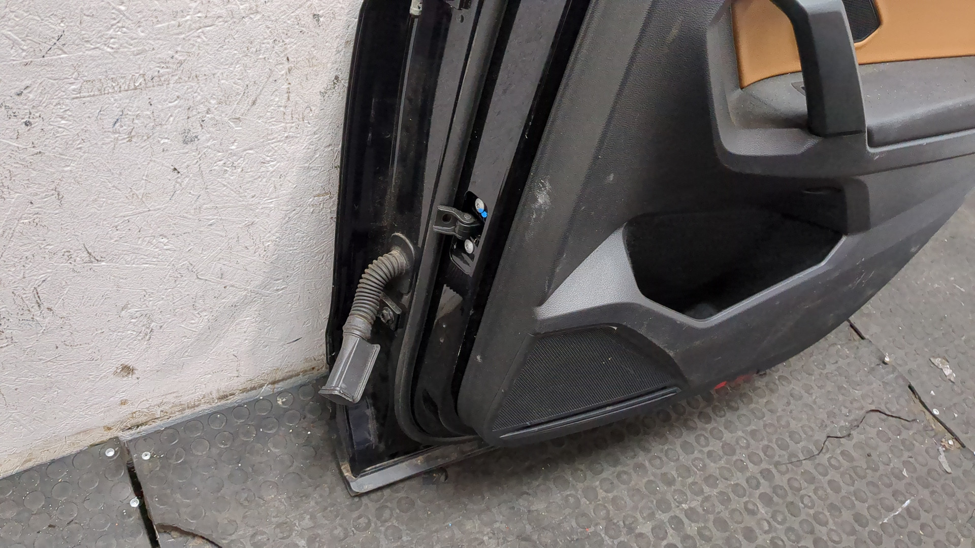 Дверь задняя правая