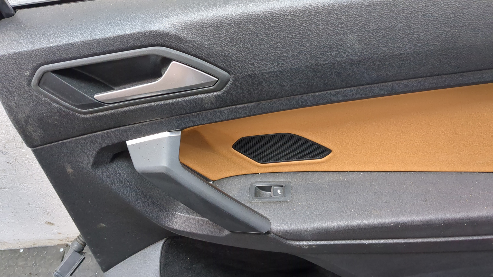 Дверь задняя правая