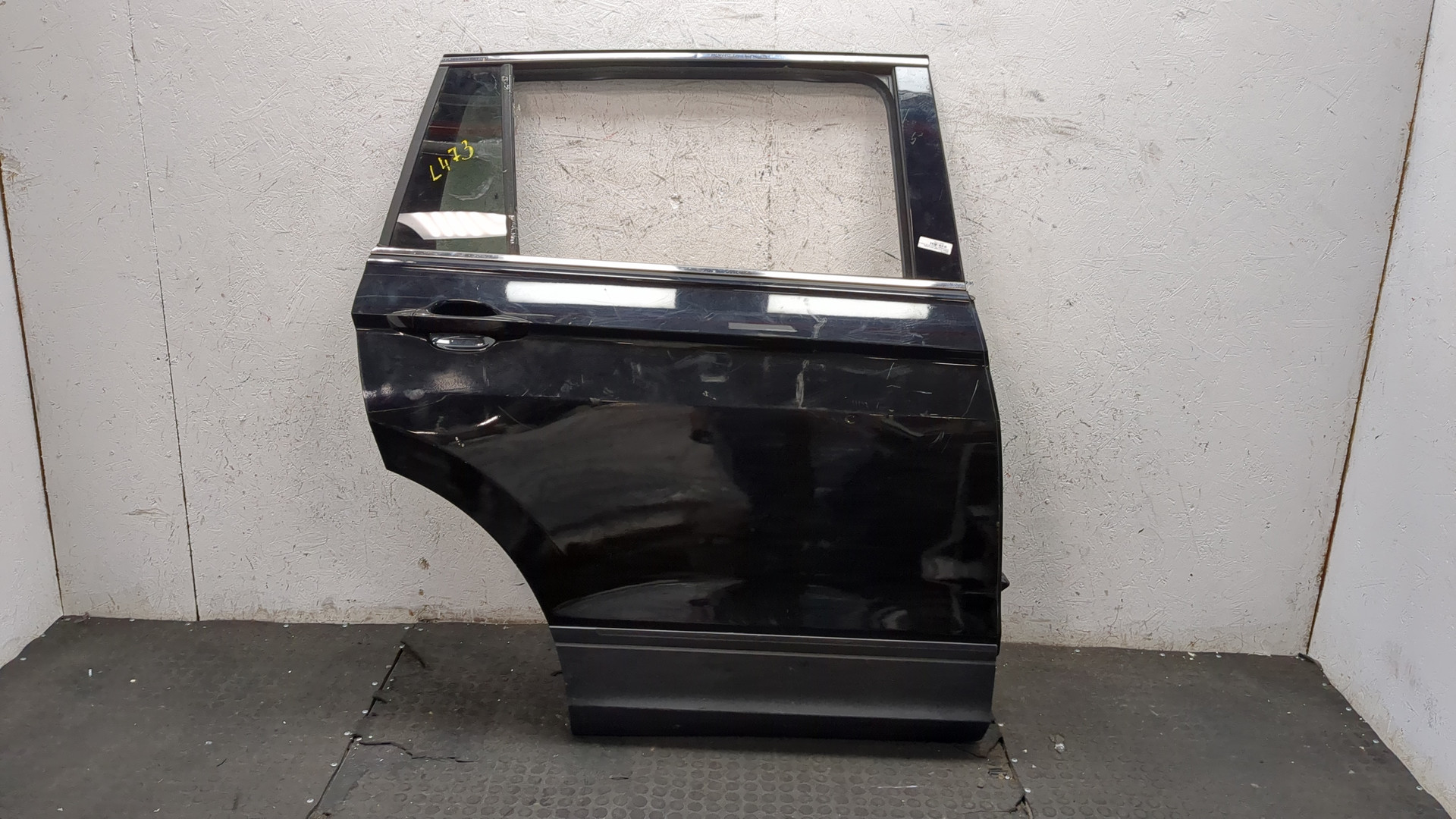 Дверь задняя правая