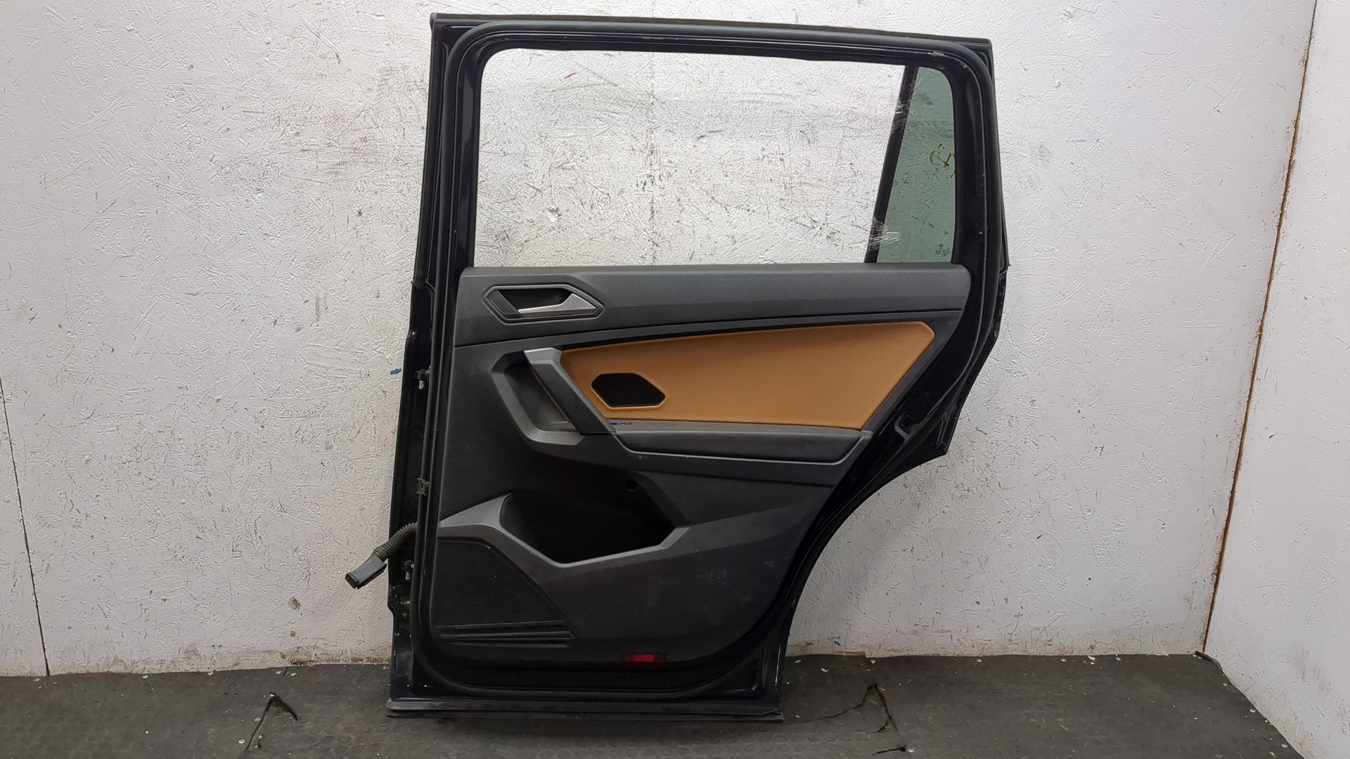 Дверь задняя правая