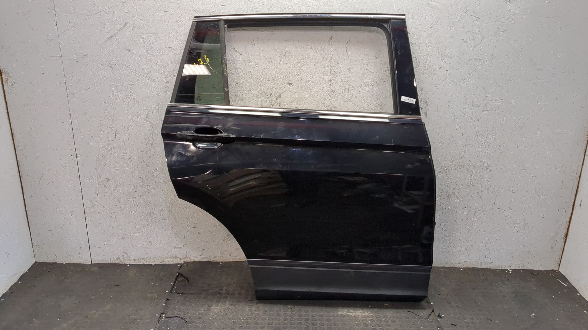 Дверь задняя правая
