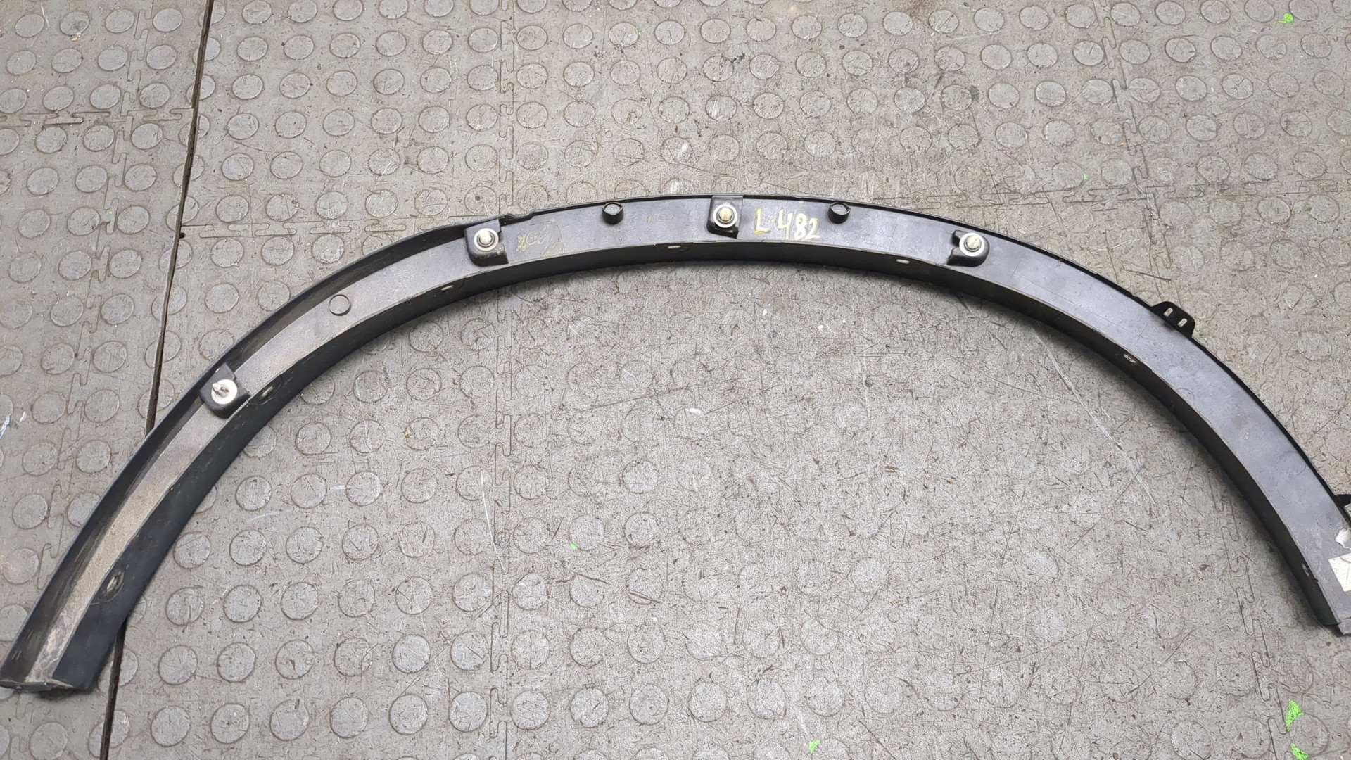 Накладка заднего крыла левого