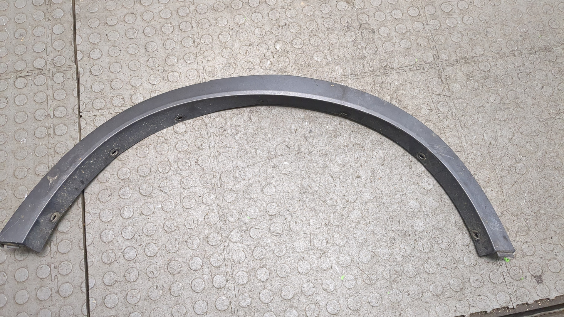 Накладка заднего крыла левого