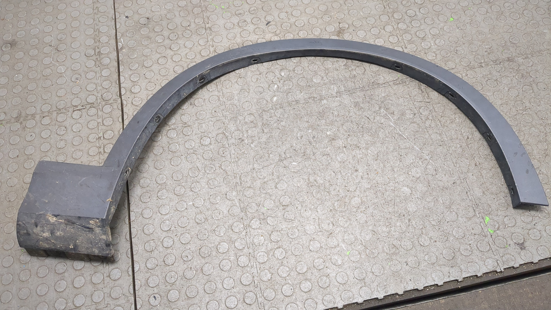 Накладка переднего крыла правого