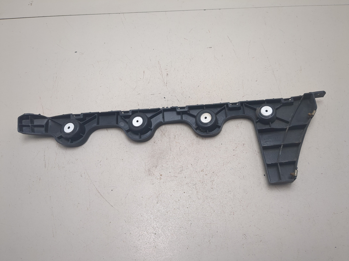 Кронштейн заднего бампера левый