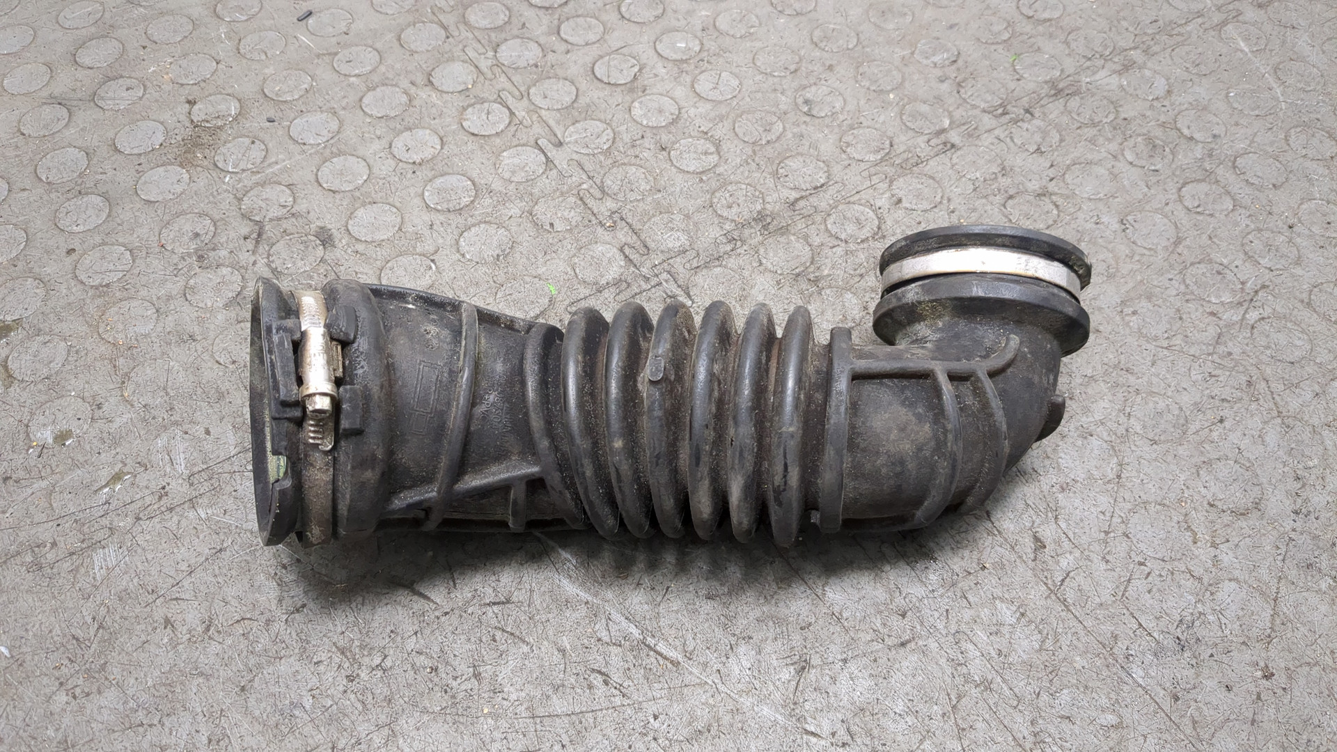 Патрубок воздушного фильтра