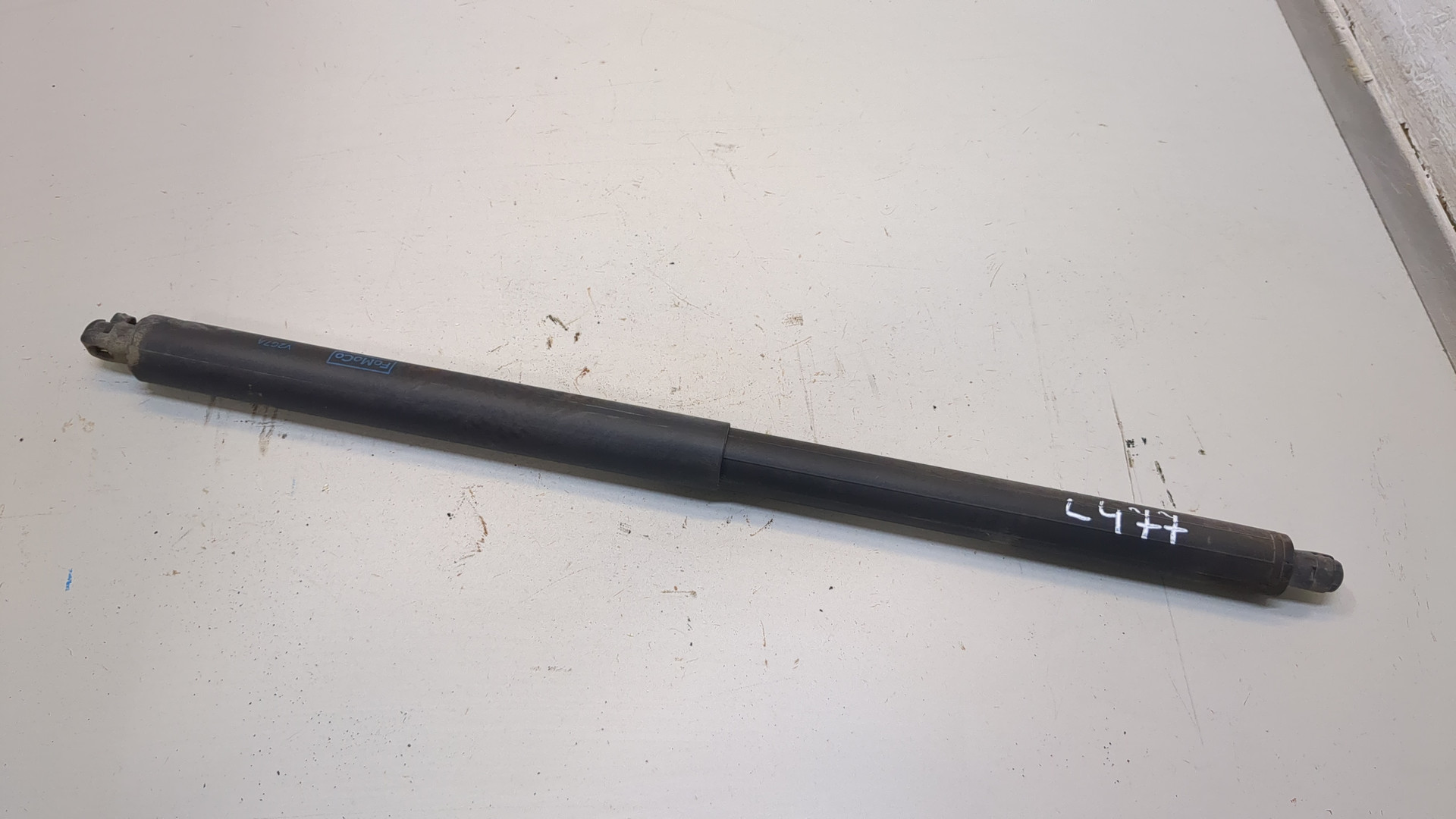 Амортизатор крышки багажника