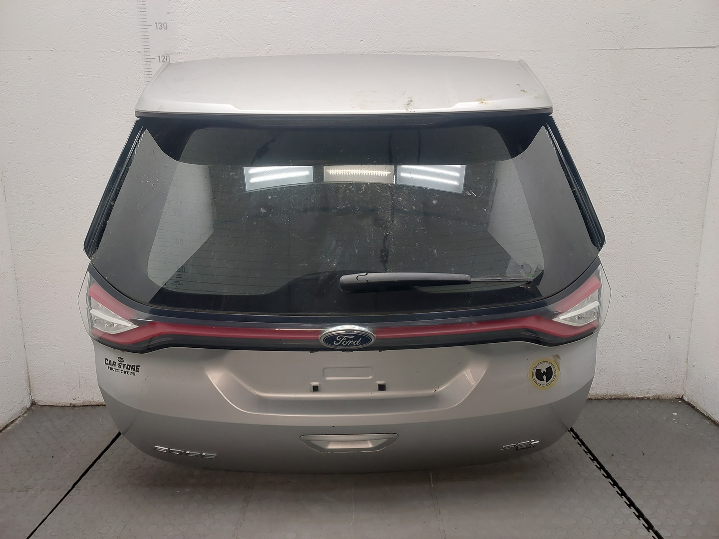 Дверь багажника