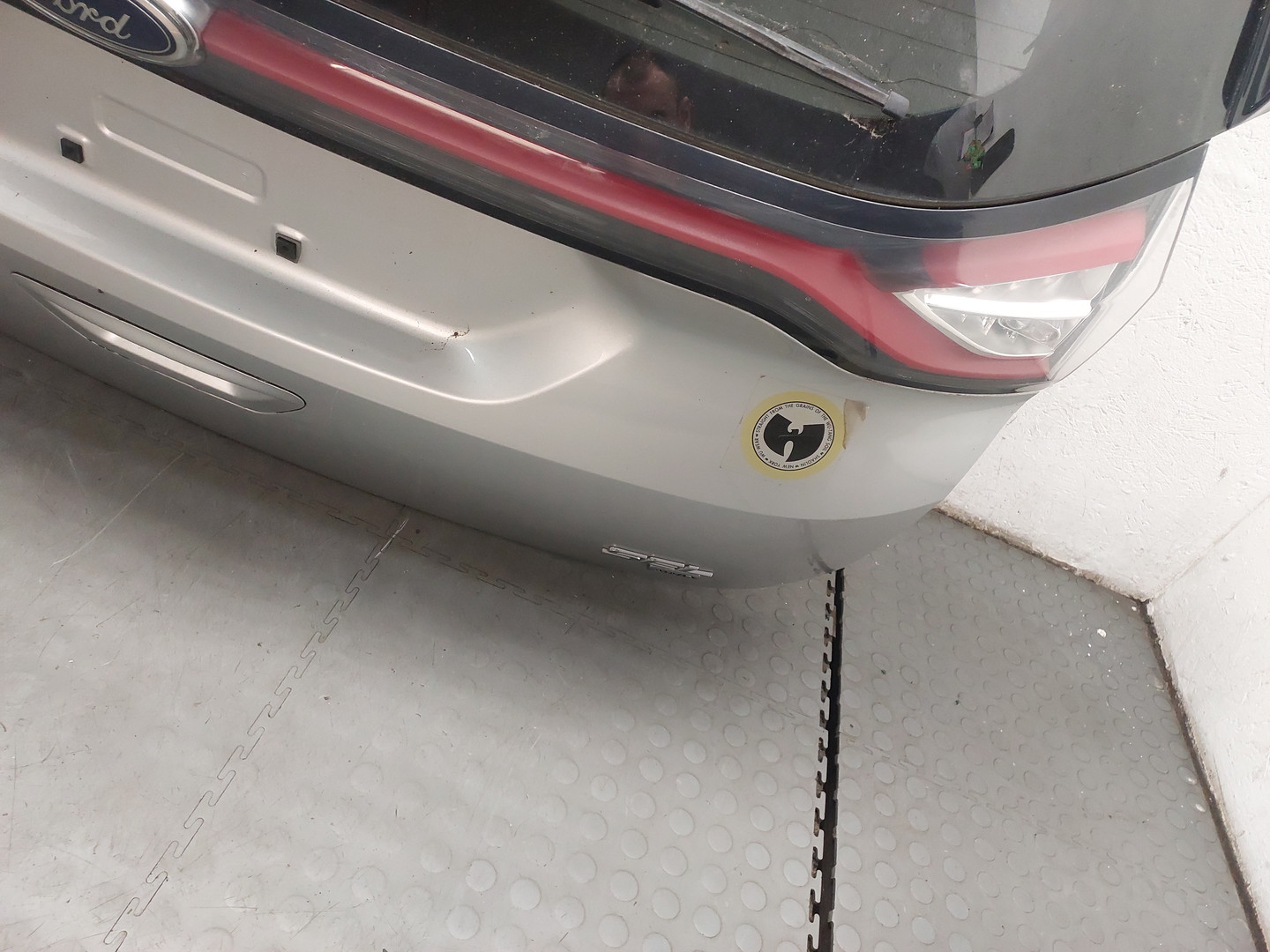 Дверь багажника