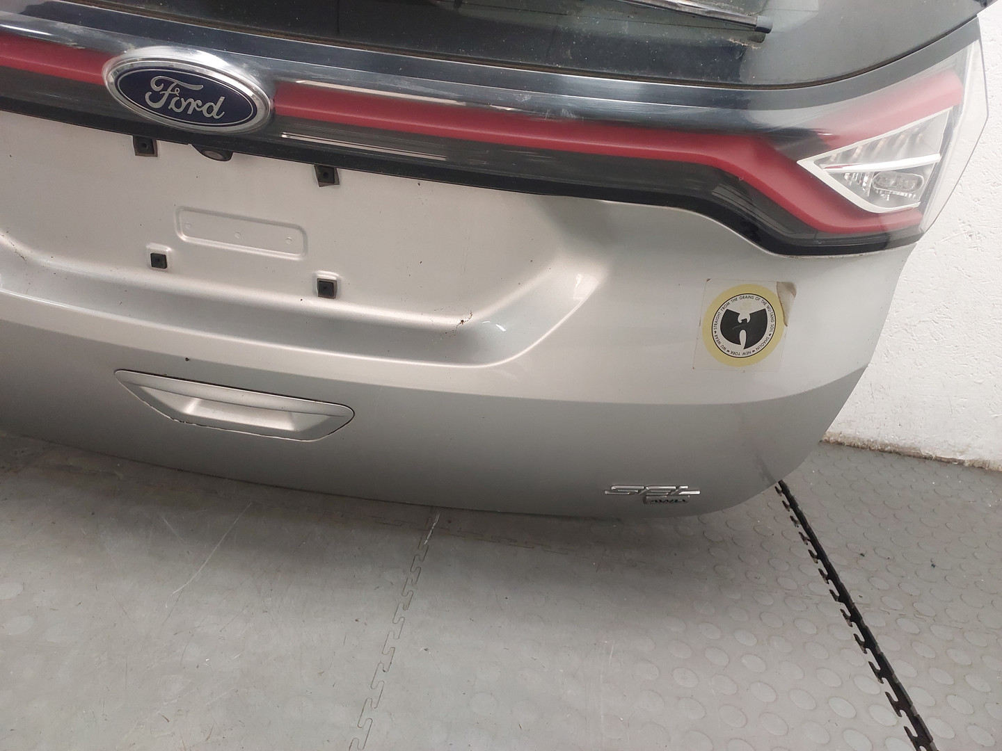 Дверь багажника