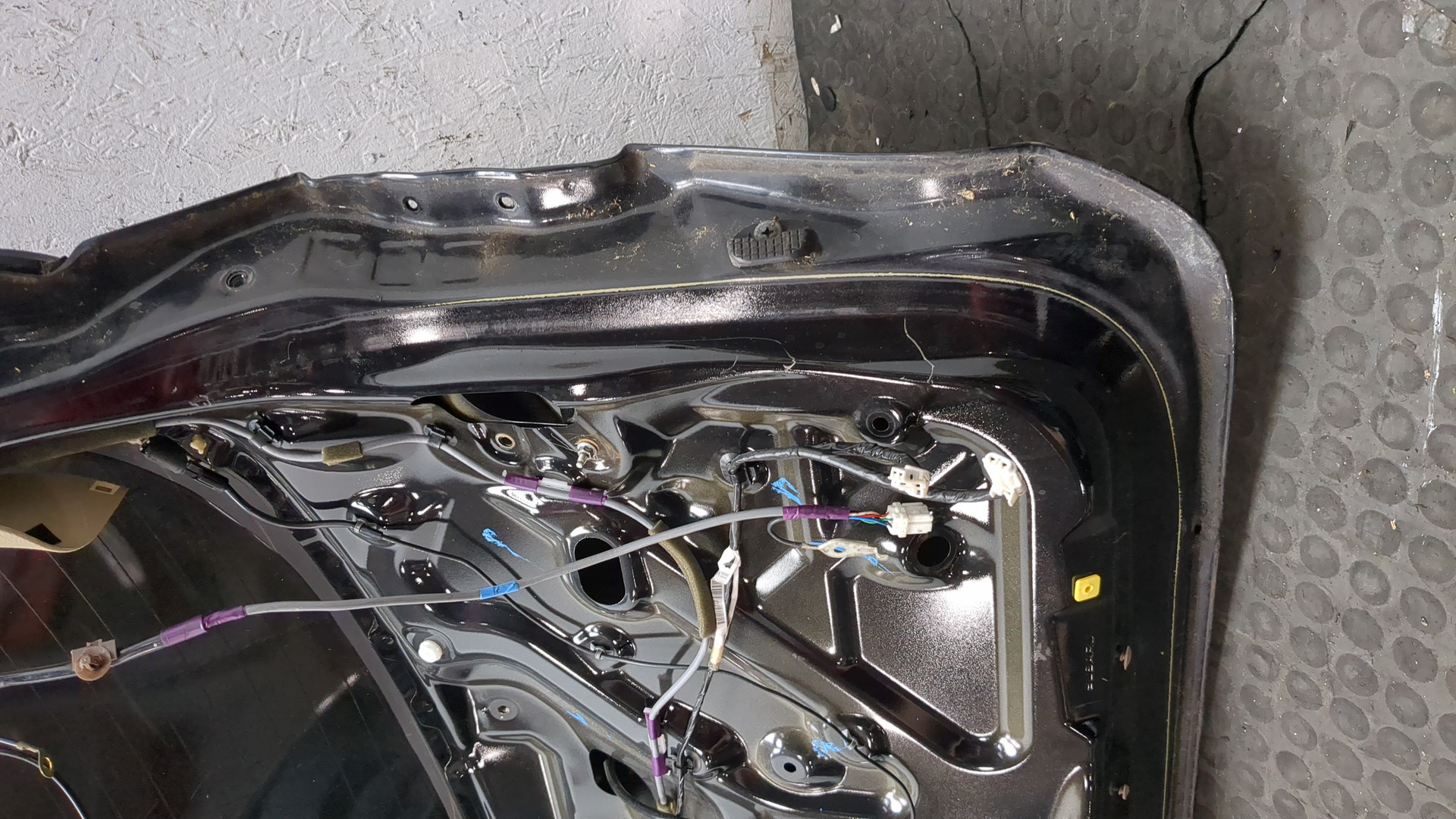 Дверь багажника