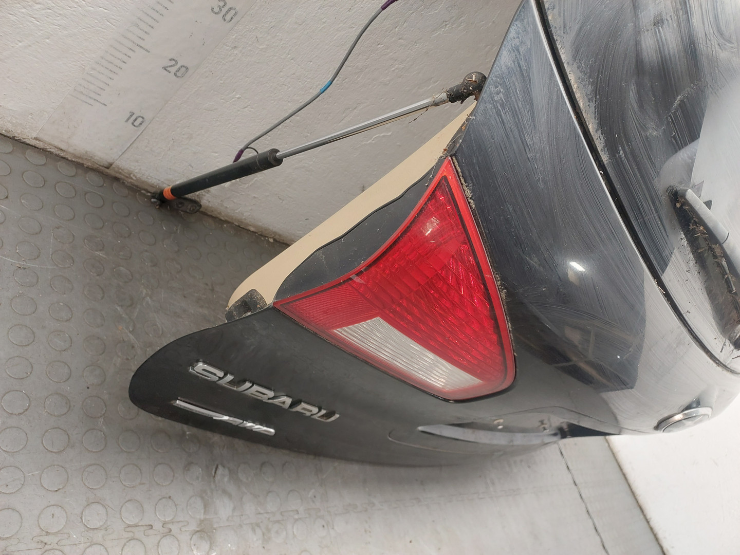 Дверь багажника