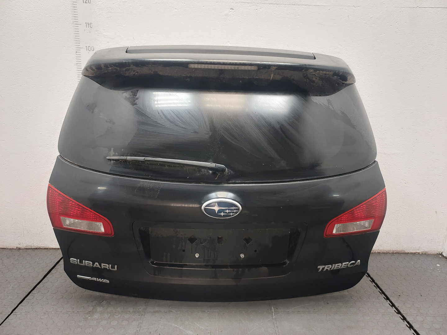 Дверь багажника