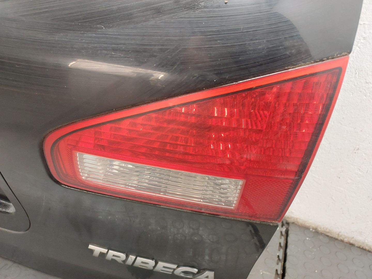 Дверь багажника