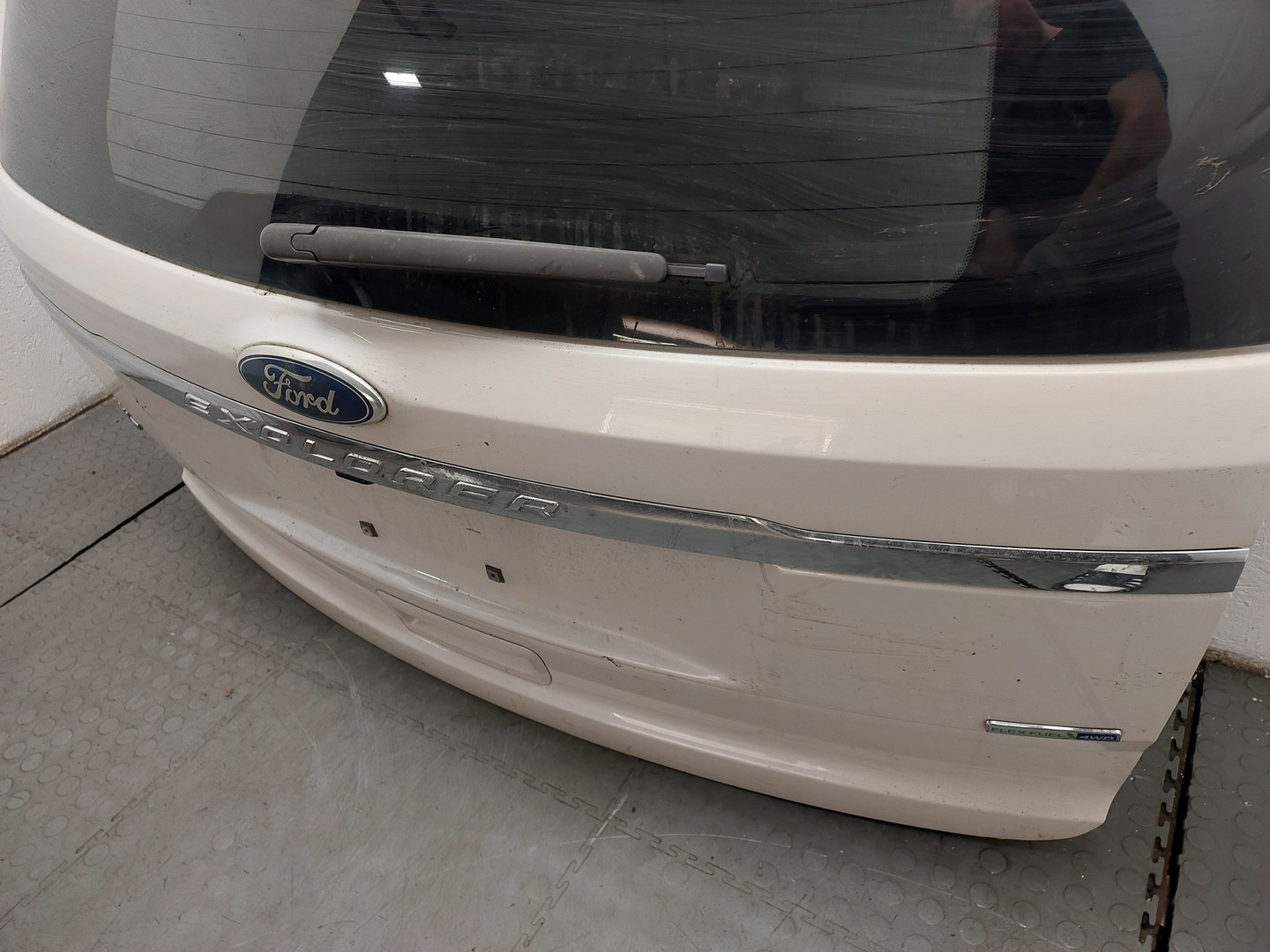 Дверь багажника