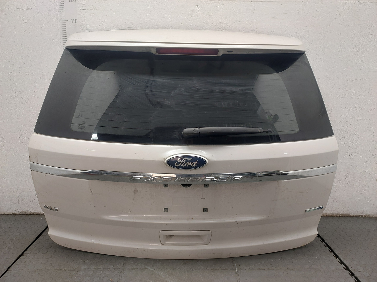 Дверь багажника