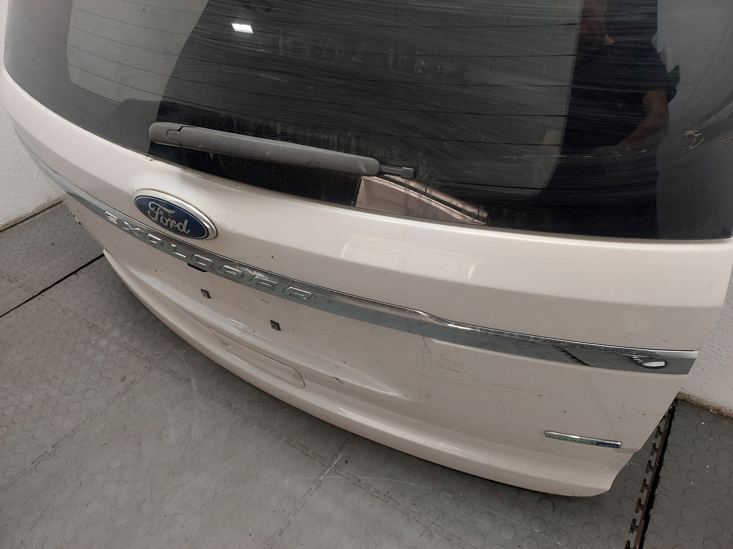 Дверь багажника