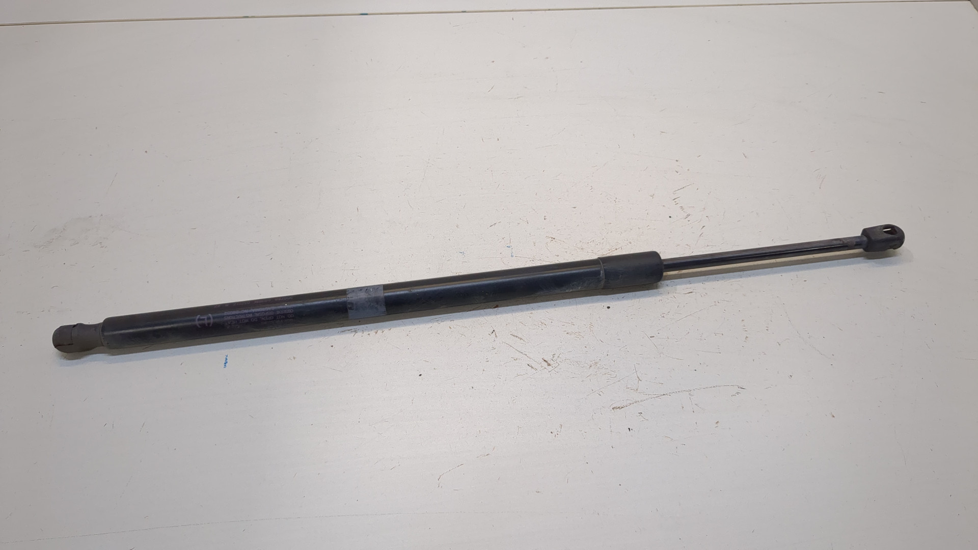 Амортизатор крышки багажника