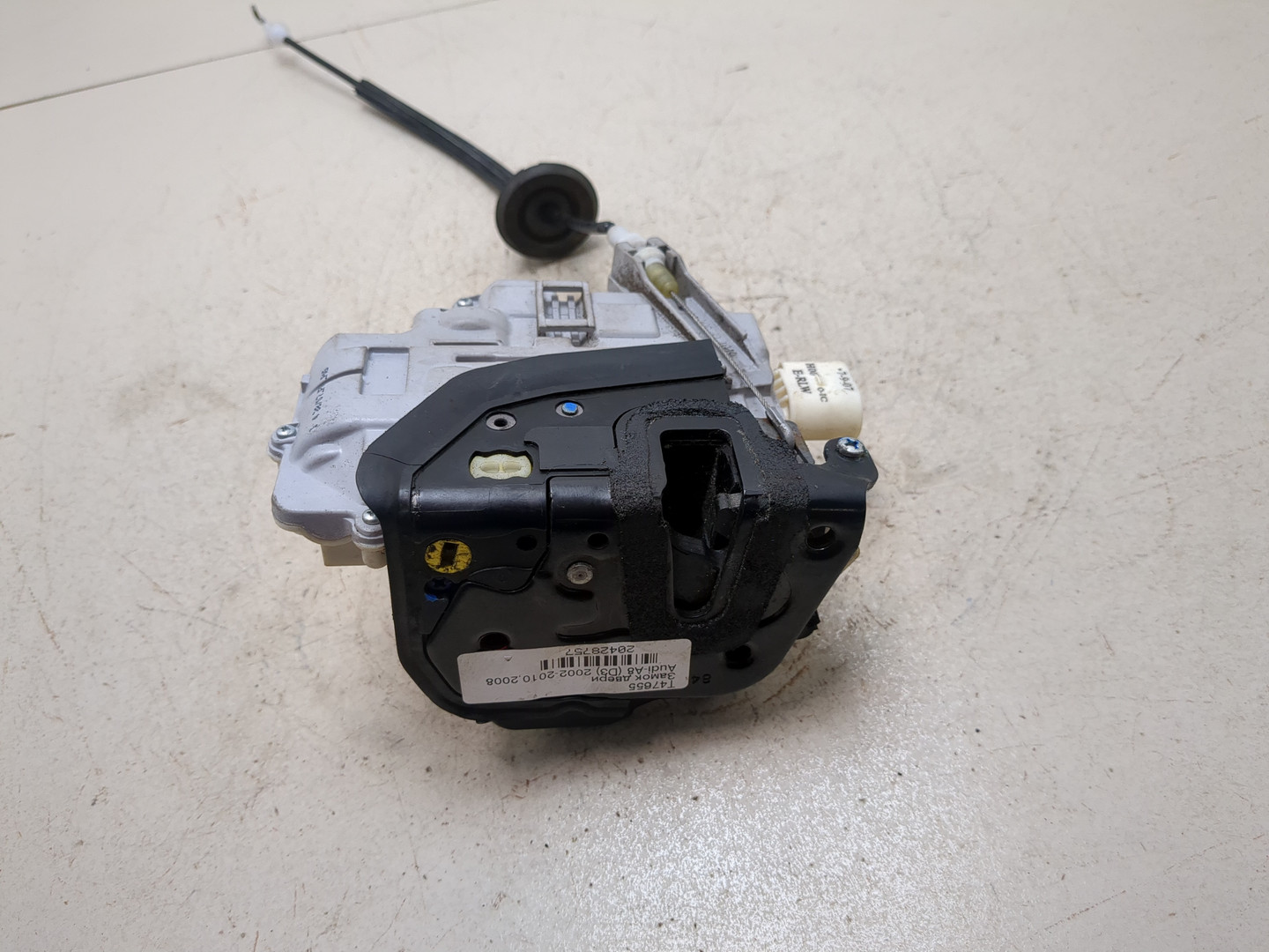 Замок двери передней левой