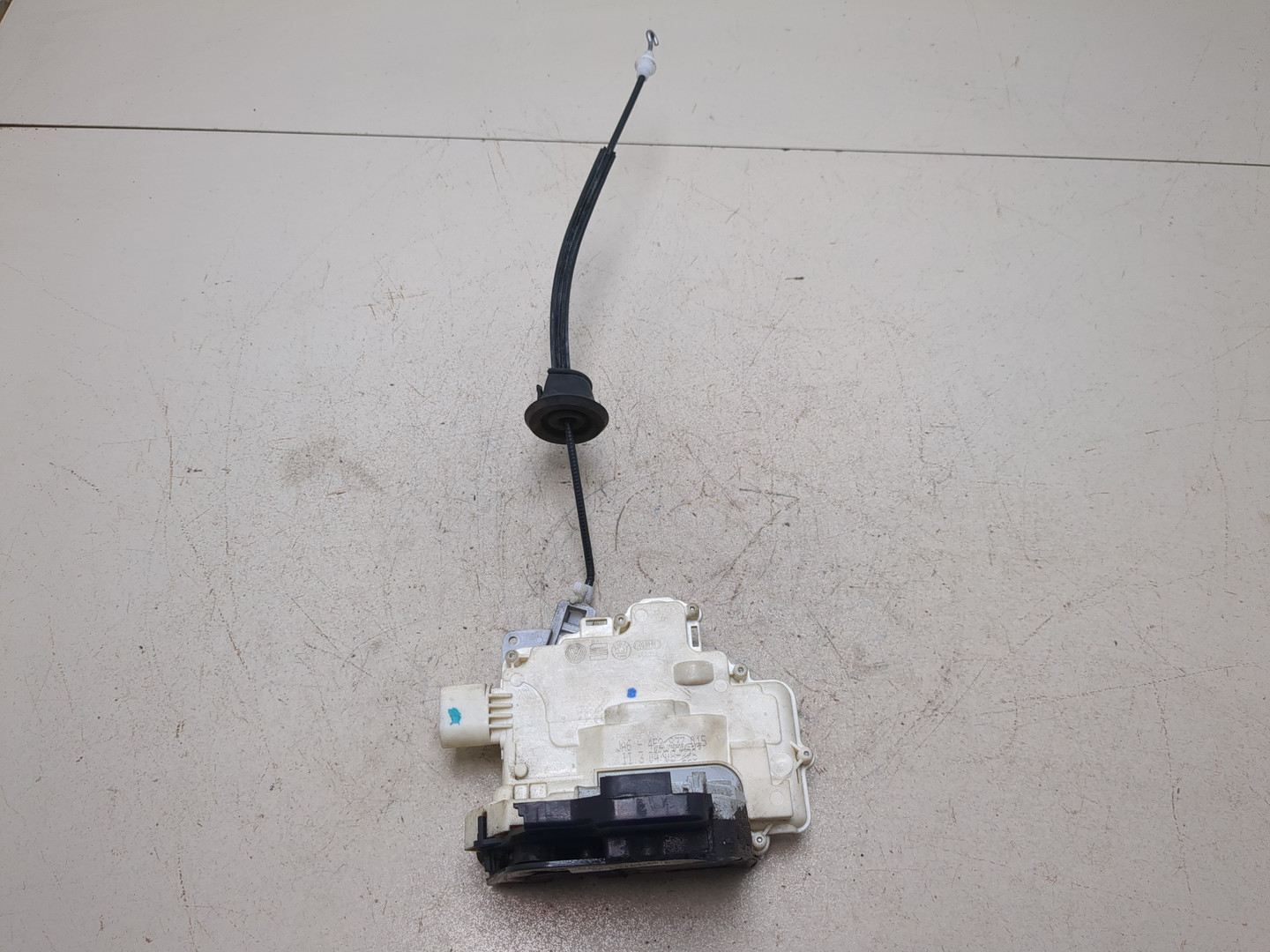 Замок двери передней левой