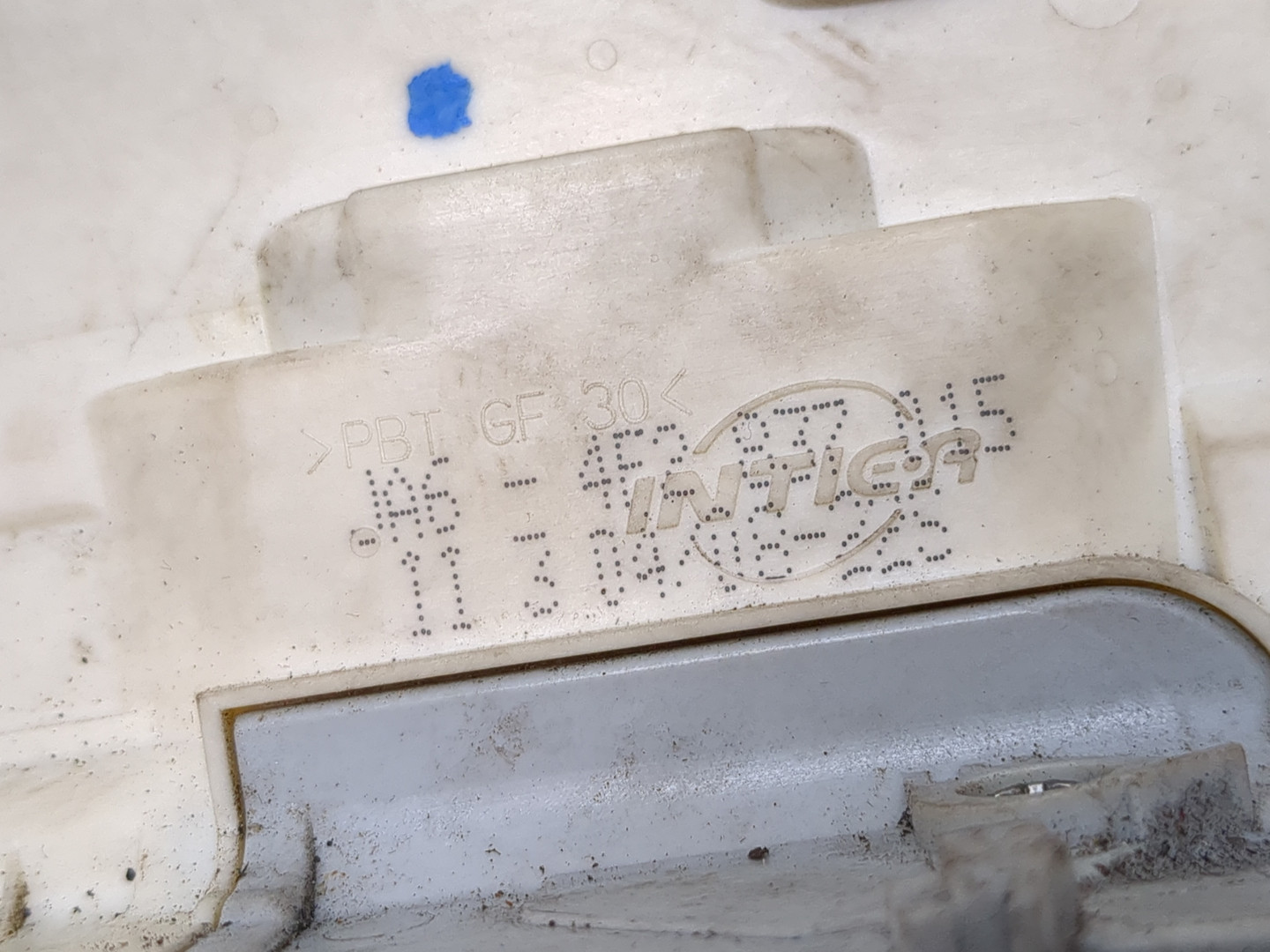 Замок двери передней левой