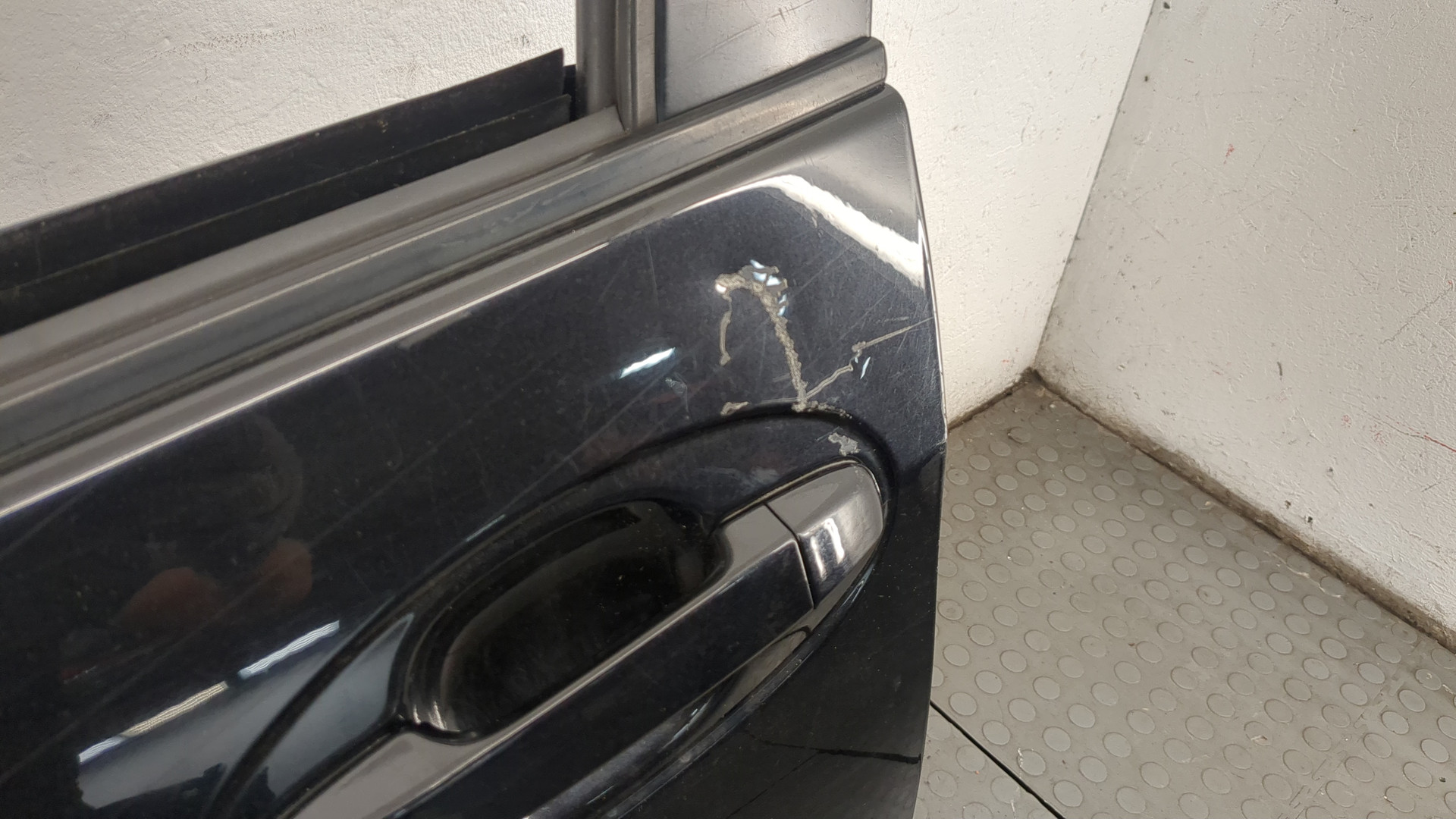 Дверь передняя левая